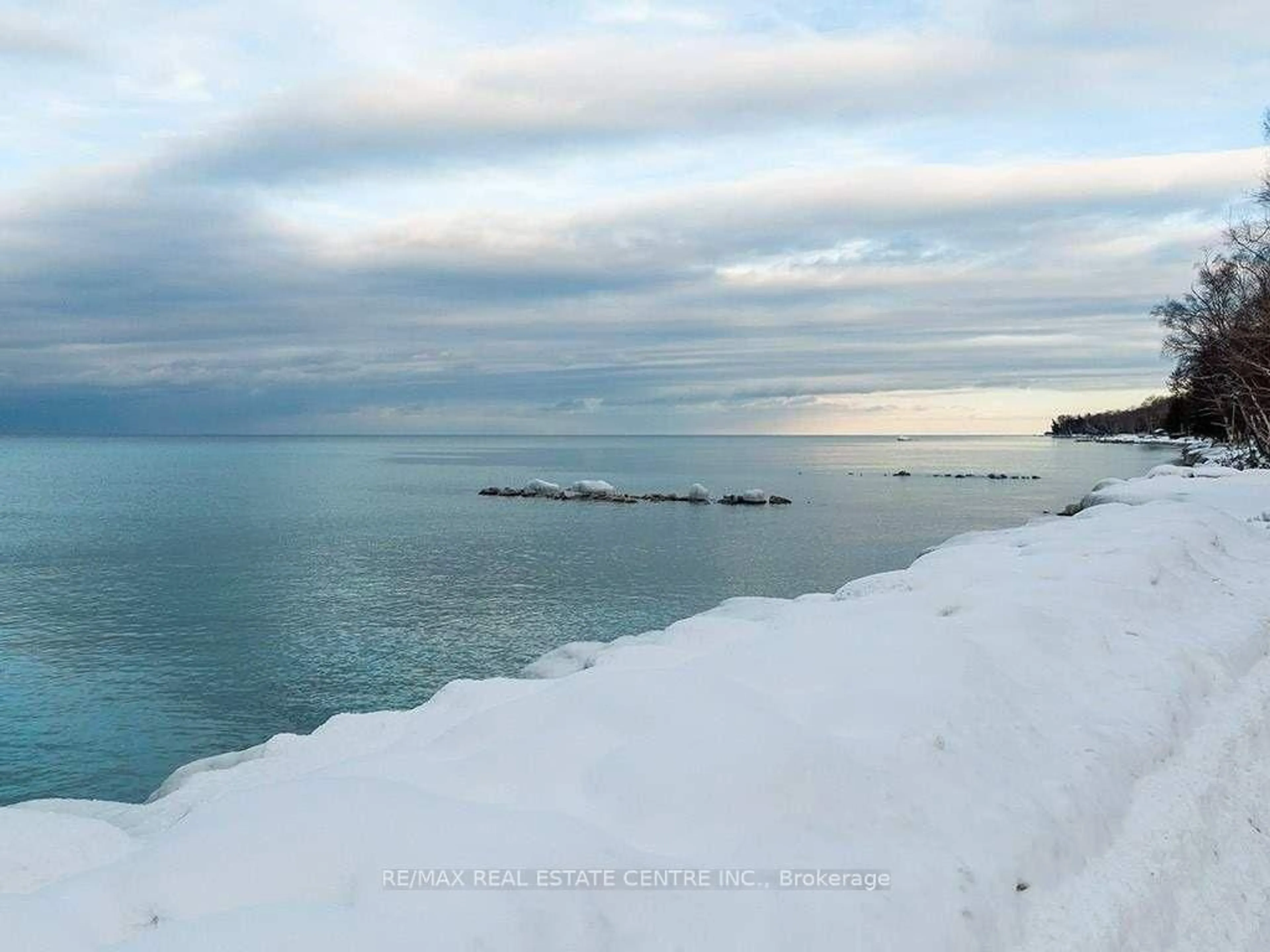 Blurry image for 35 Lakeside Ave, Meaford Ontario N4L 1A7