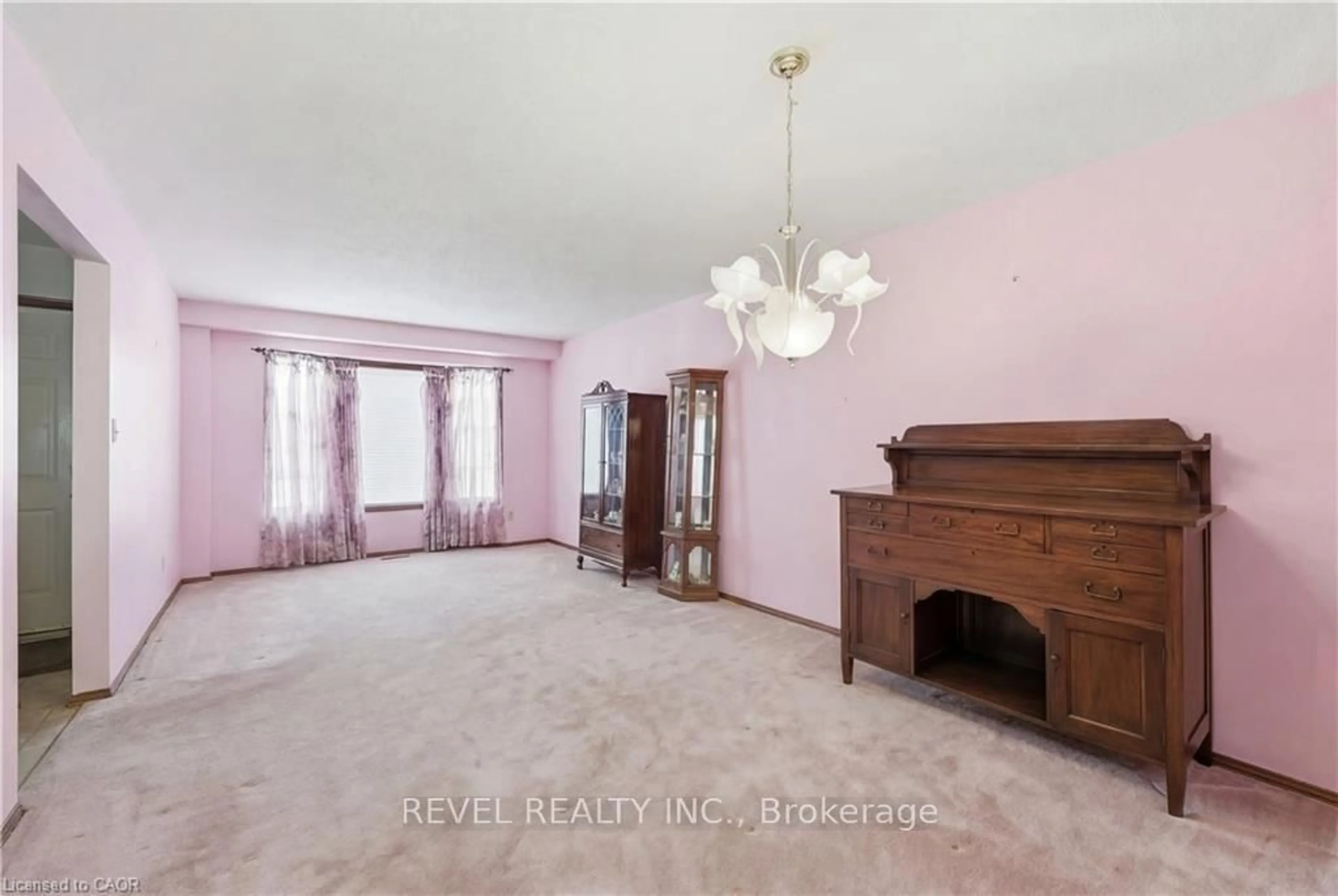 A pic of a room for 5 Charing Dr, Hamilton Ontario L8W 2P5