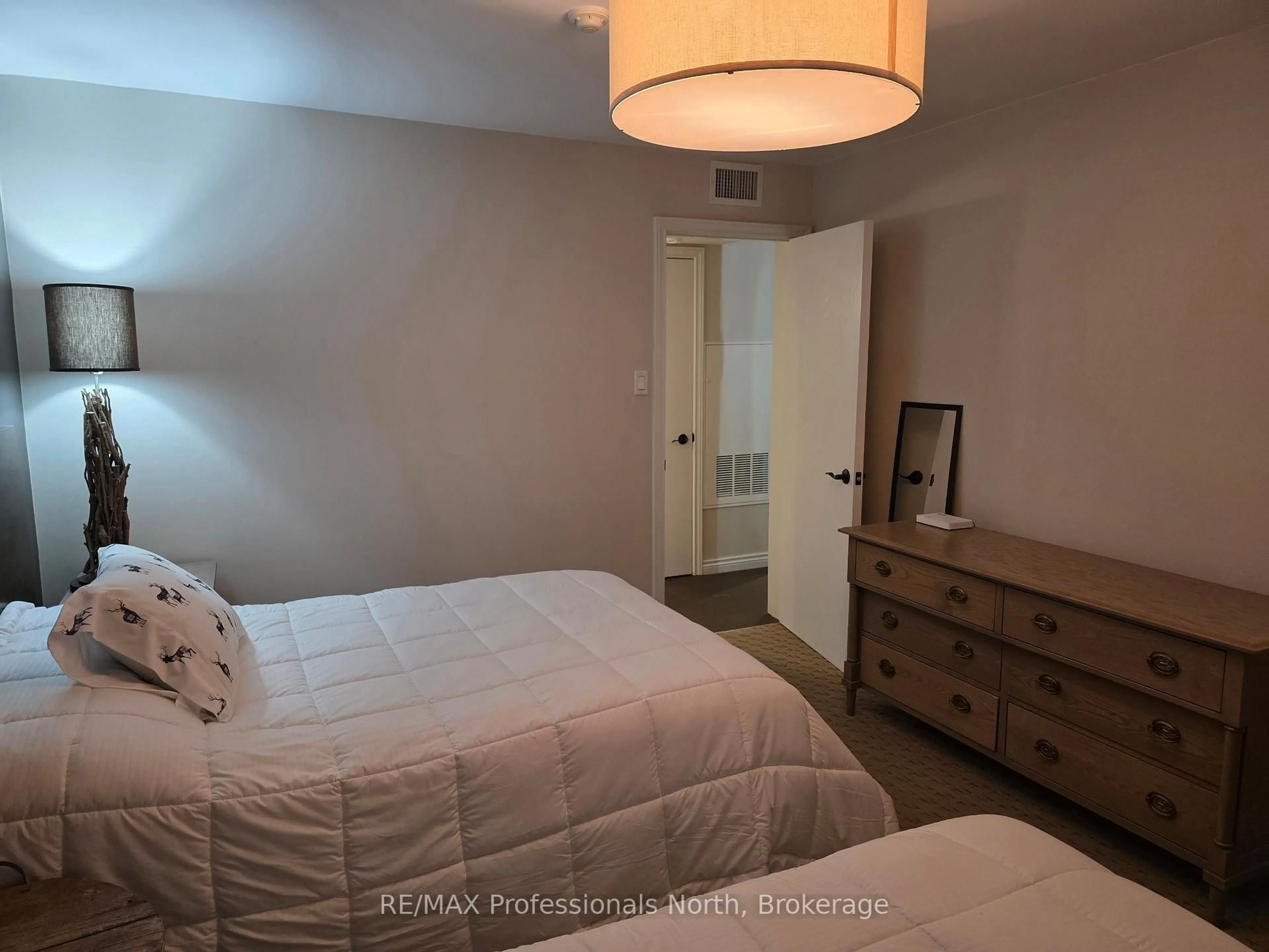 A pic of a room for 1235 Deerhurst Dr #52-308, Huntsville Ontario P1H 2E8