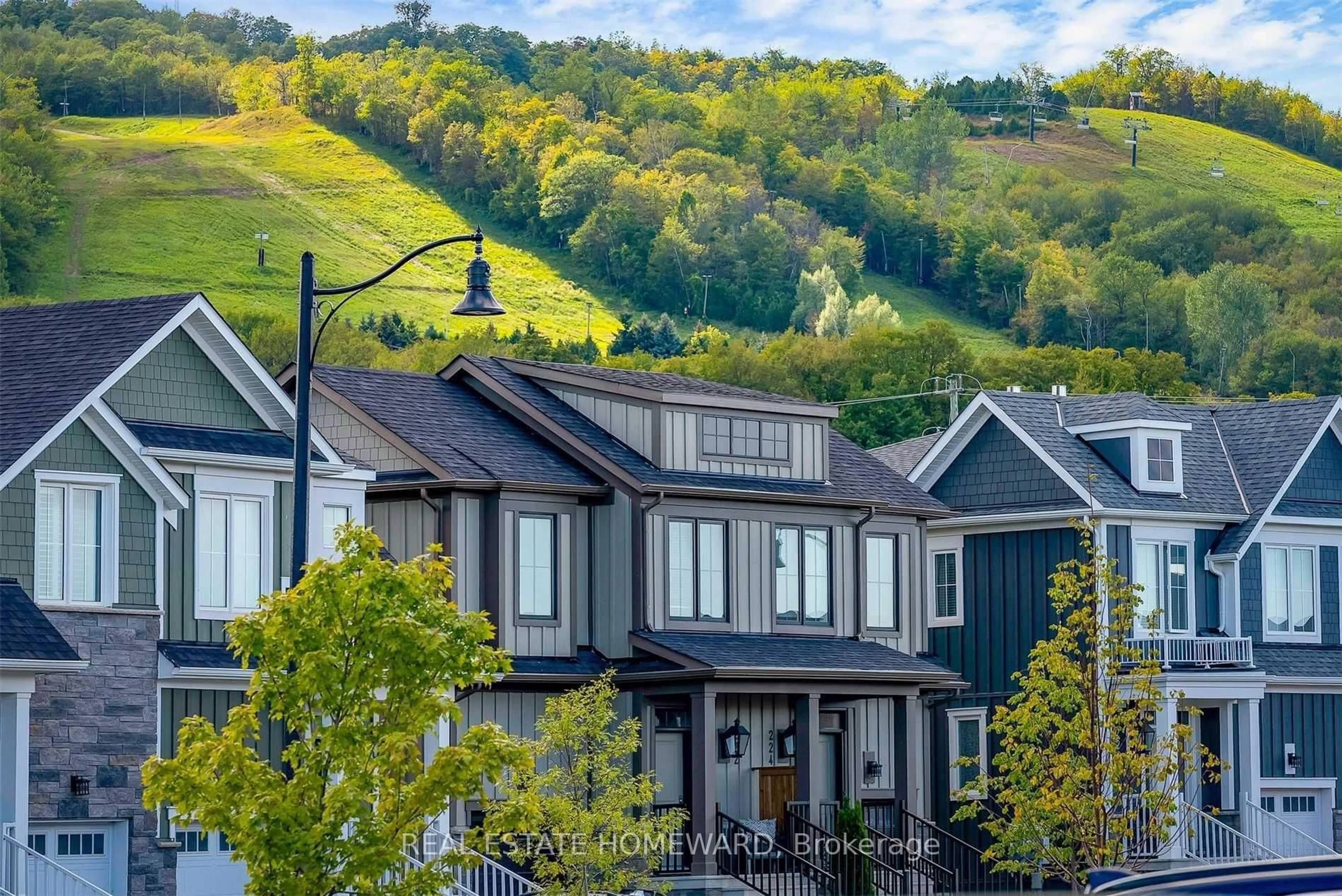 Home with vinyl exterior material, mountain view for 222 Yellow Birch Ave, Blue Mountains Ontario L9Y 0R4