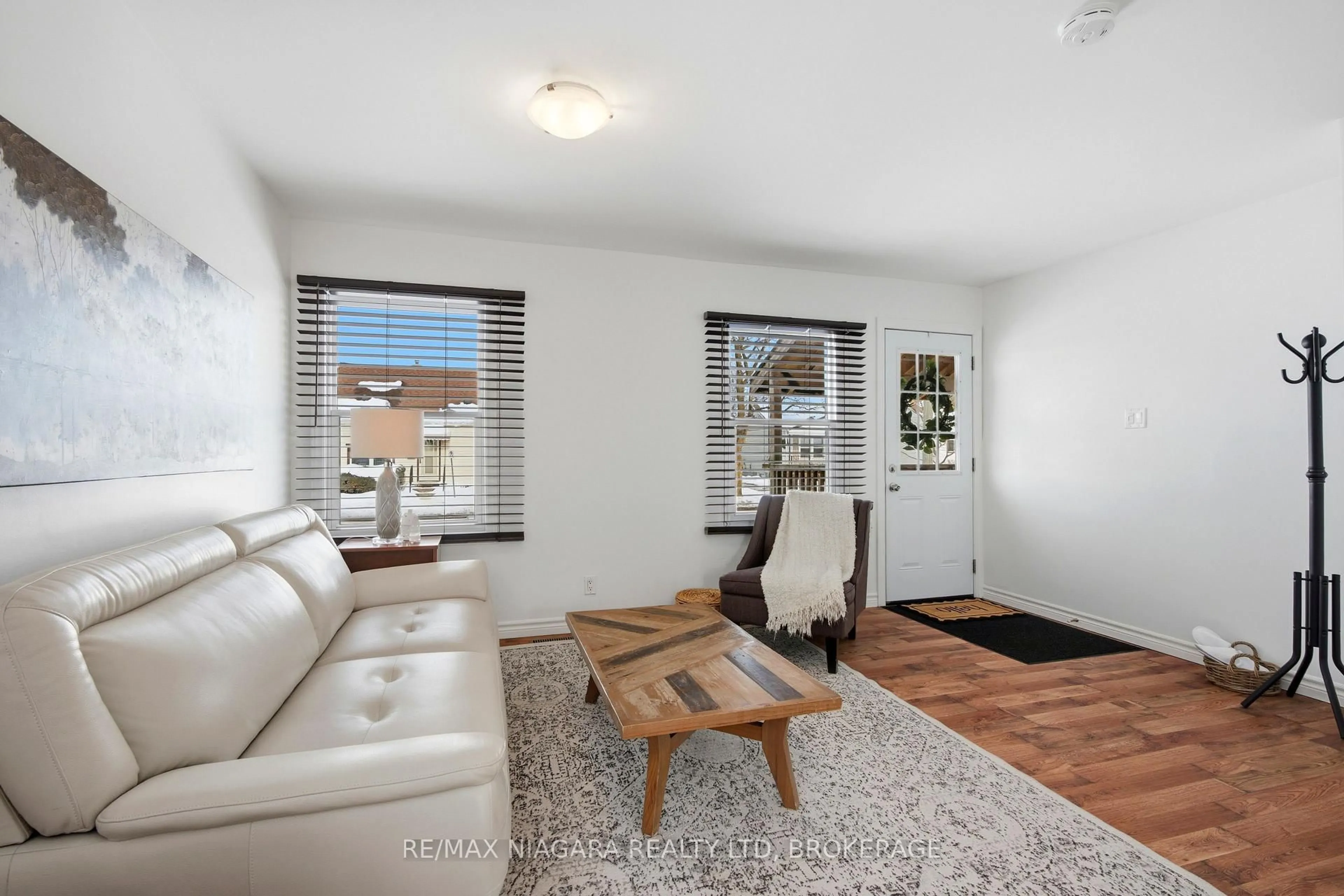 Living room with furniture, unknown for 45 Plymouth Ave, St. Catharines Ontario L2R 2X8