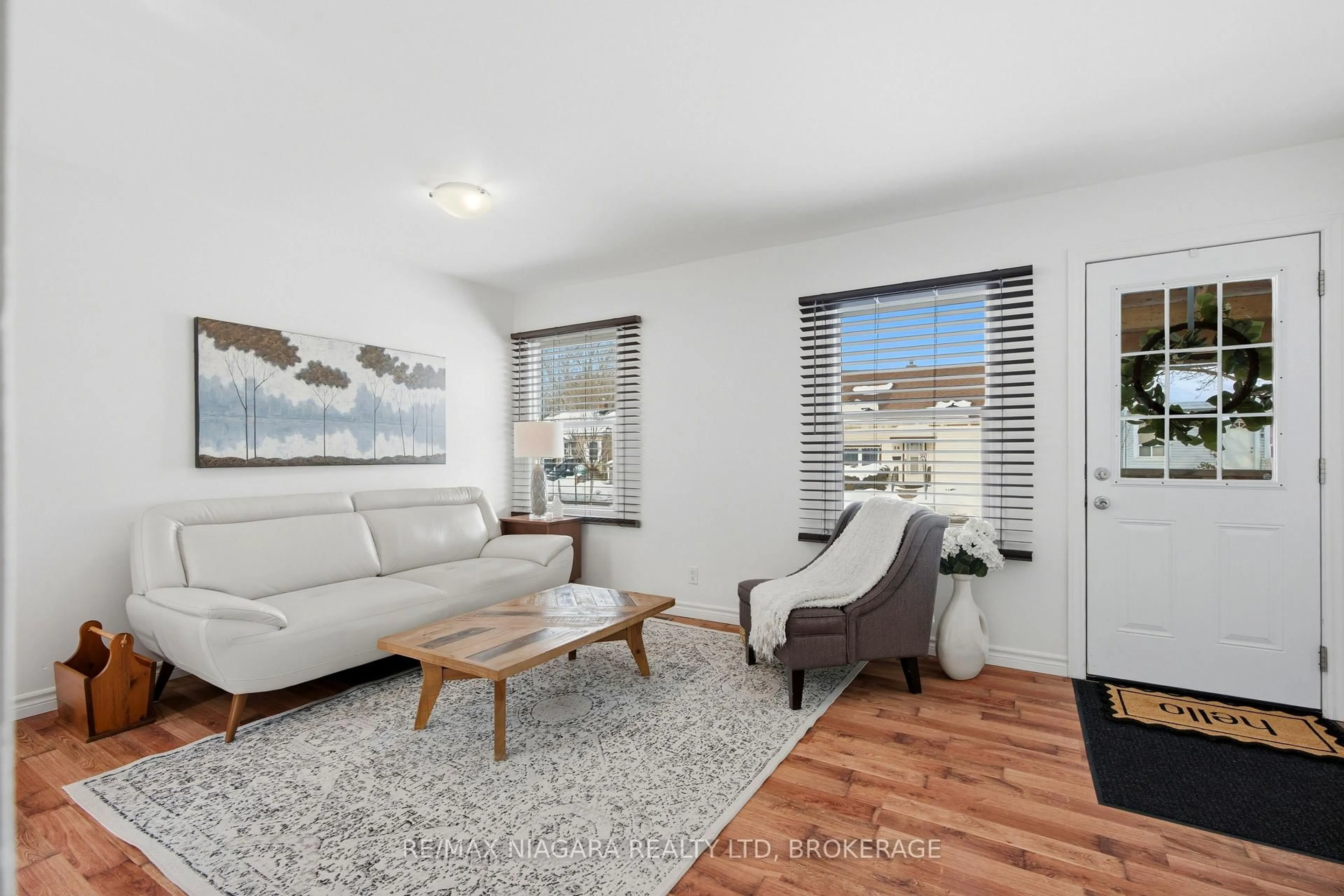 Living room with furniture, unknown for 45 Plymouth Ave, St. Catharines Ontario L2R 2X8