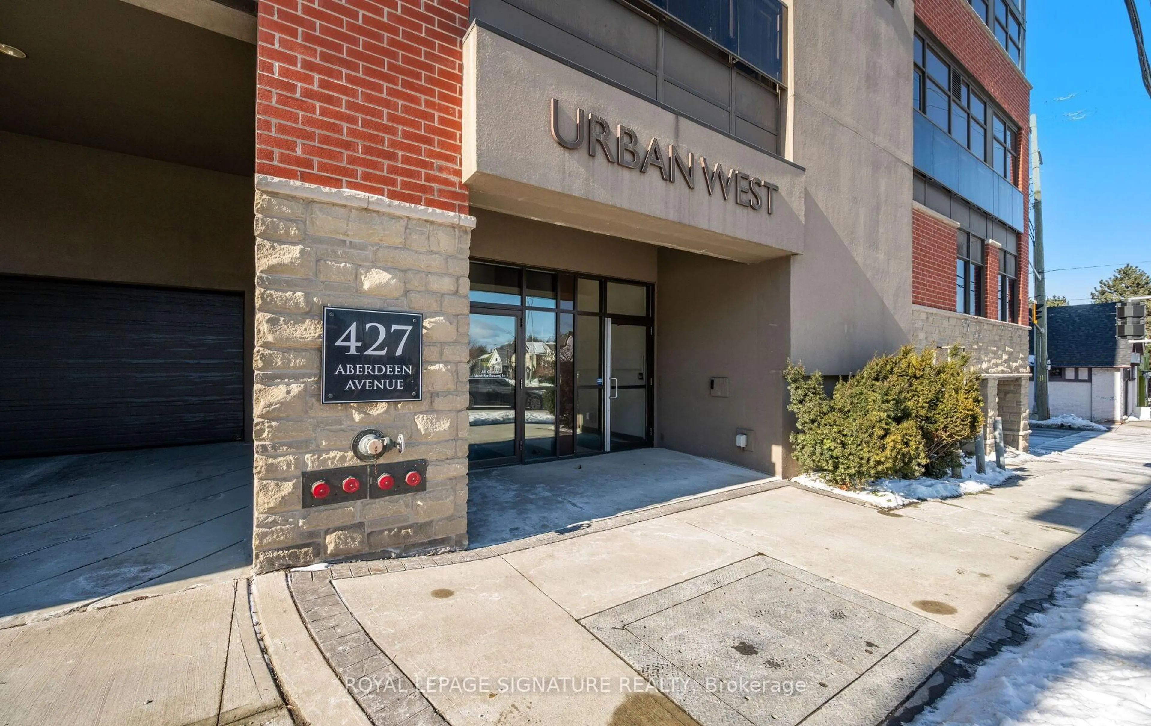 Indoor foyer for 427 Aberdeen Ave #402, Hamilton Ontario L8P 2S4