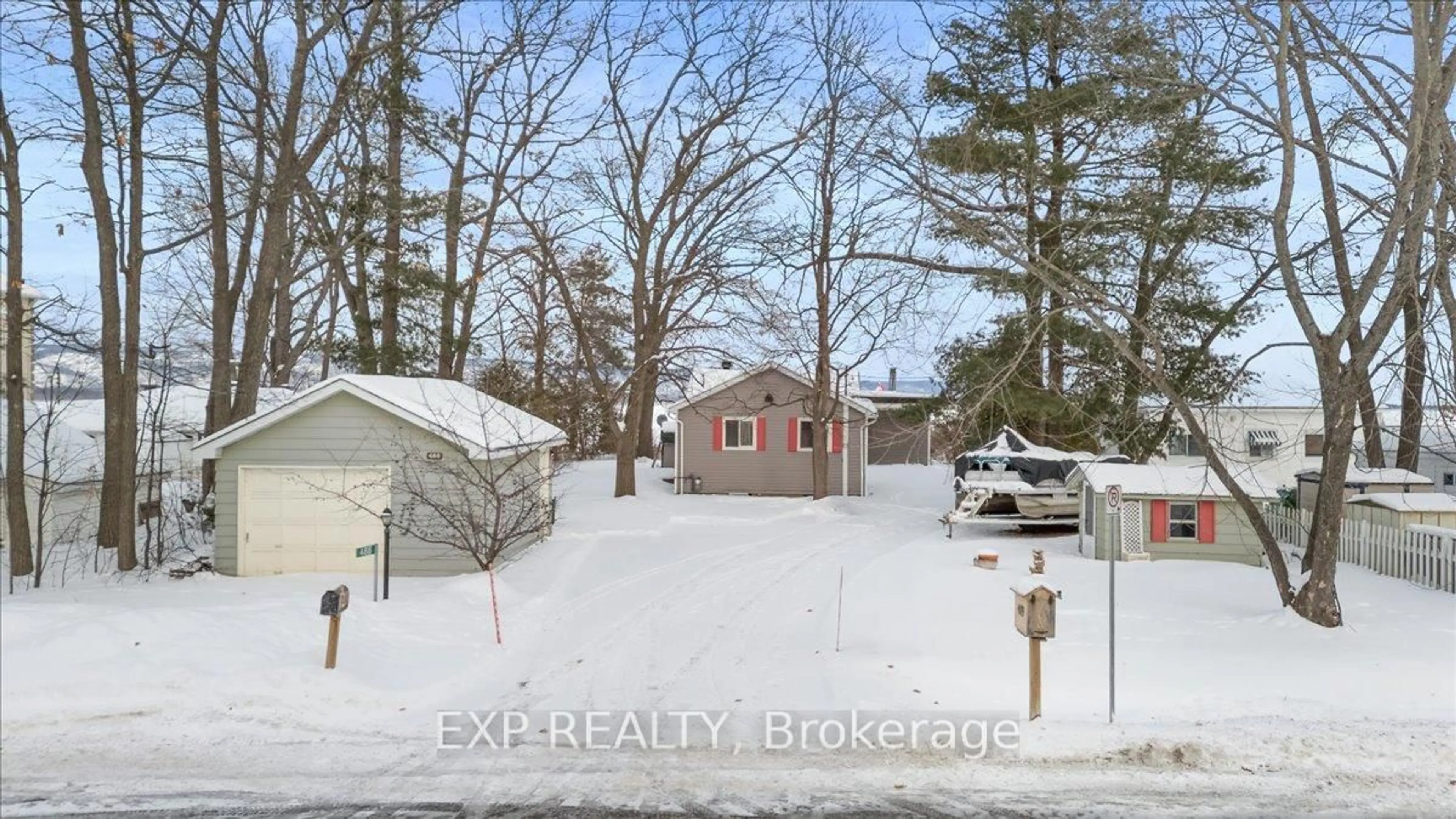 A pic from outside/outdoor area/front of a property/back of a property/a pic from drone, street for 488 Bayview Dr, Ottawa Ontario K0A 3M0