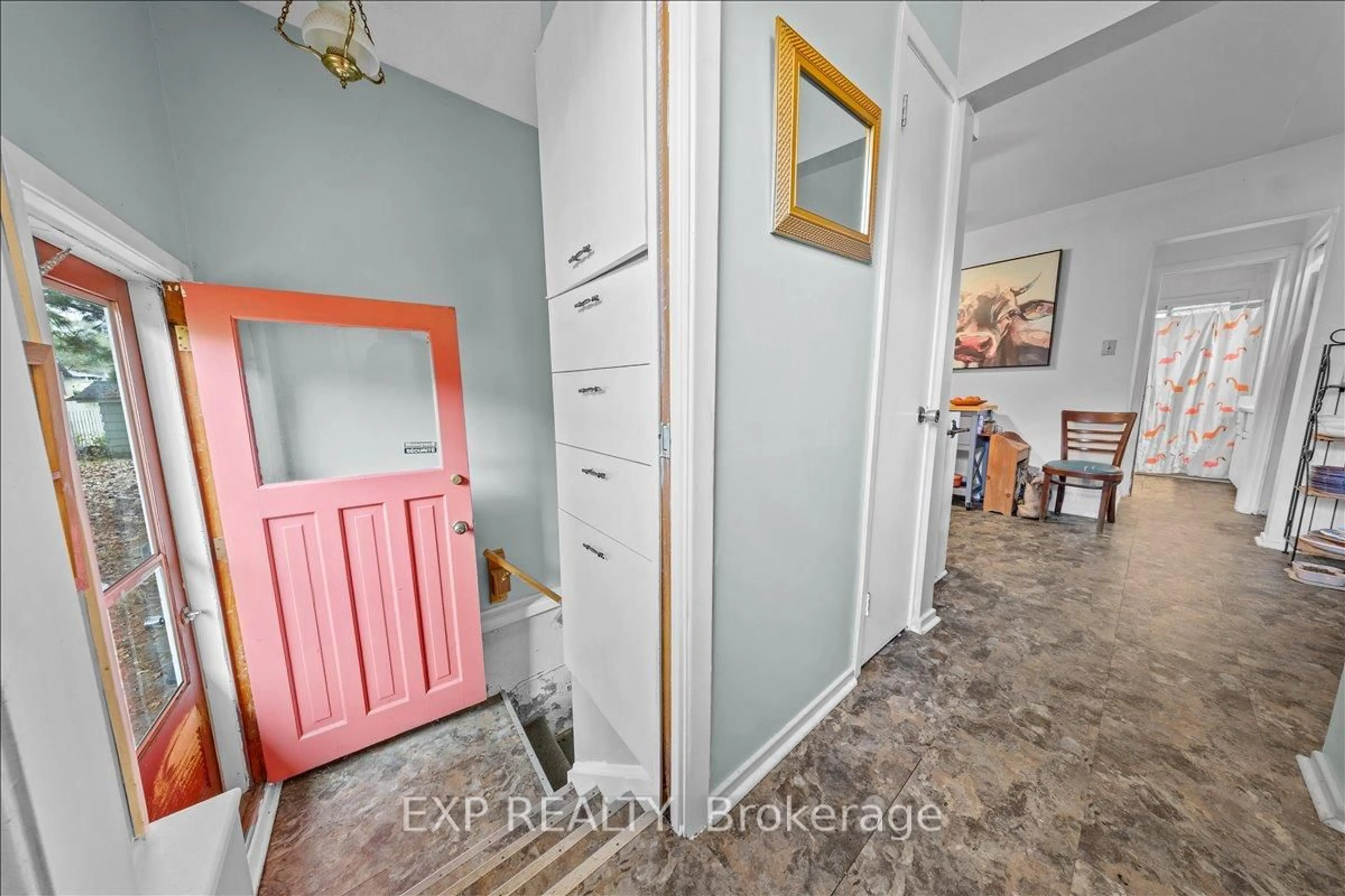 Indoor entryway for 488 Bayview Dr, Ottawa Ontario K0A 3M0