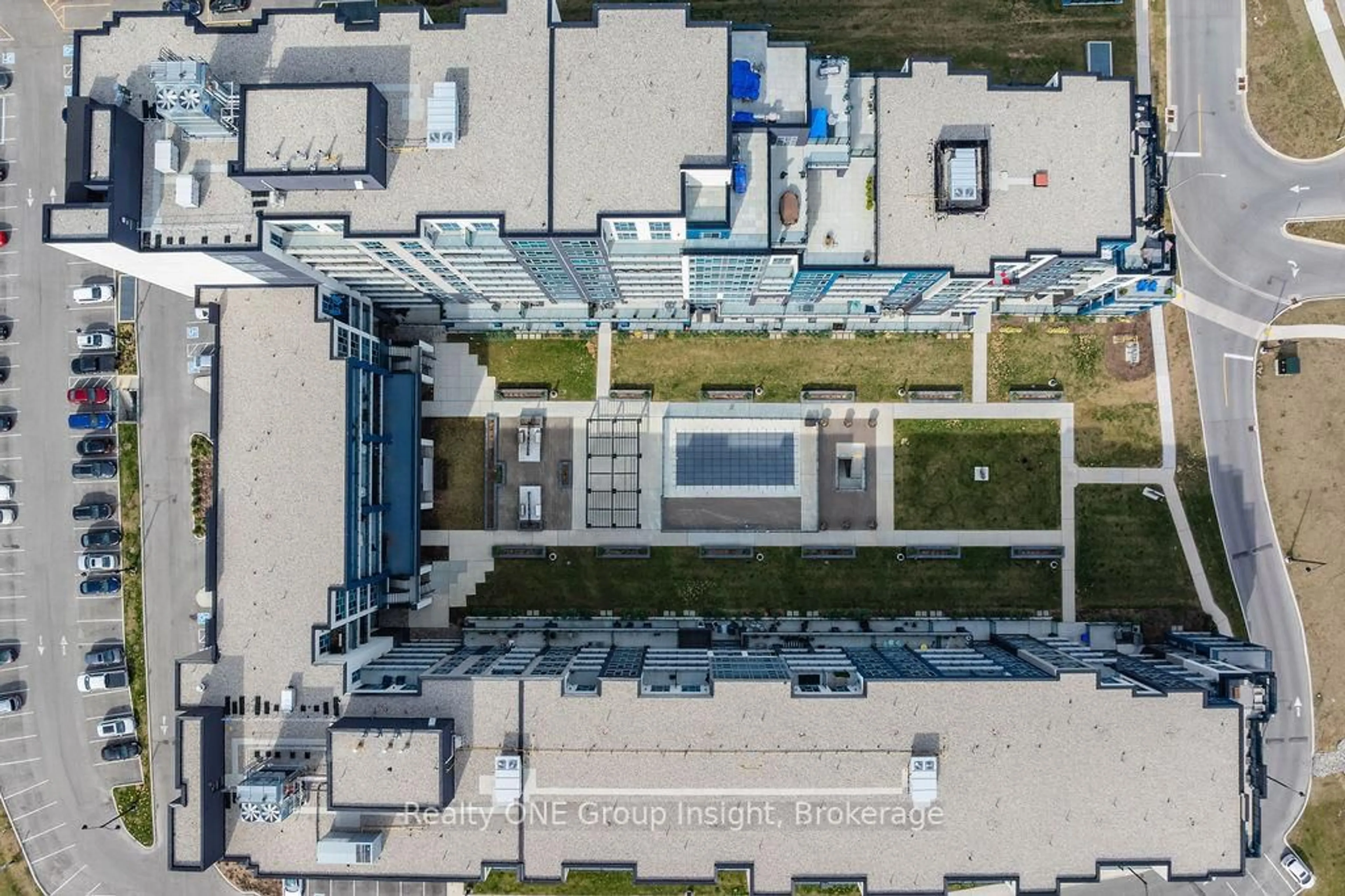 A pic from outside/outdoor area/front of a property/back of a property/a pic from drone, unknown for 16 Concord Pl #705, Grimsby Ontario L3M 0J1