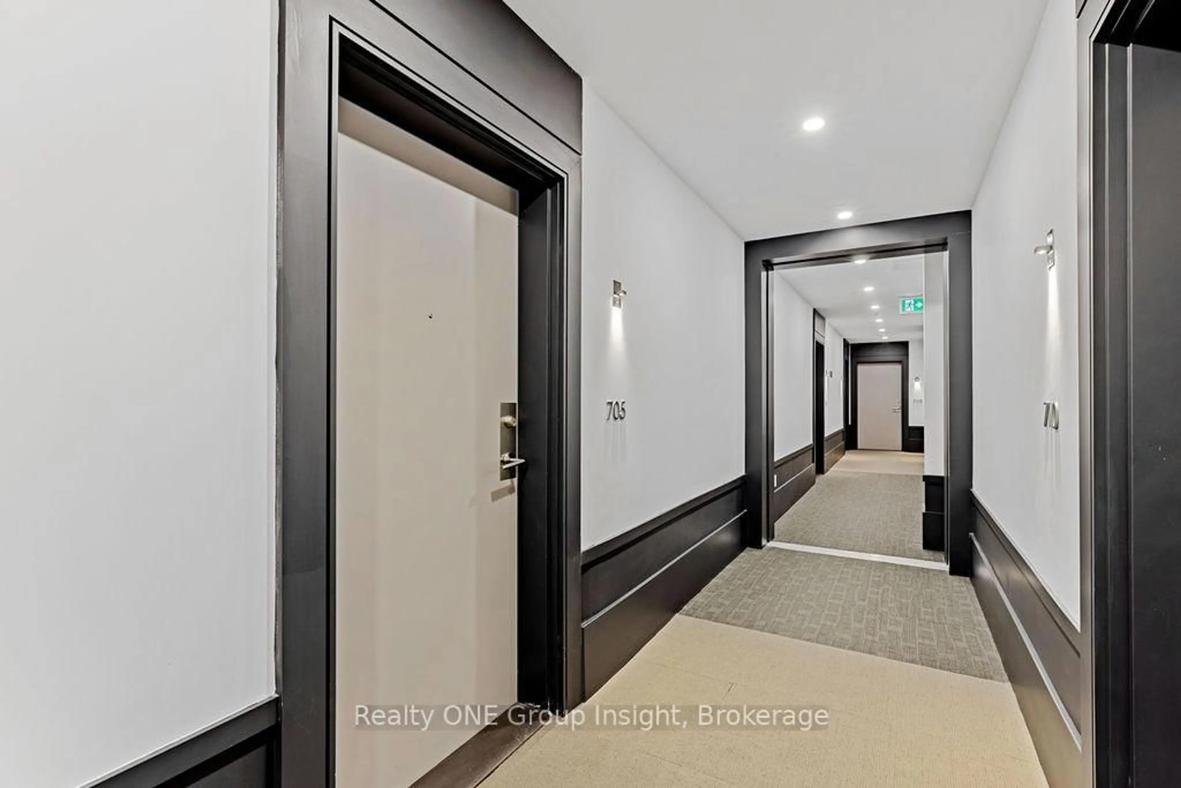 Indoor foyer for 16 Concord Pl #705, Grimsby Ontario L3M 0J1