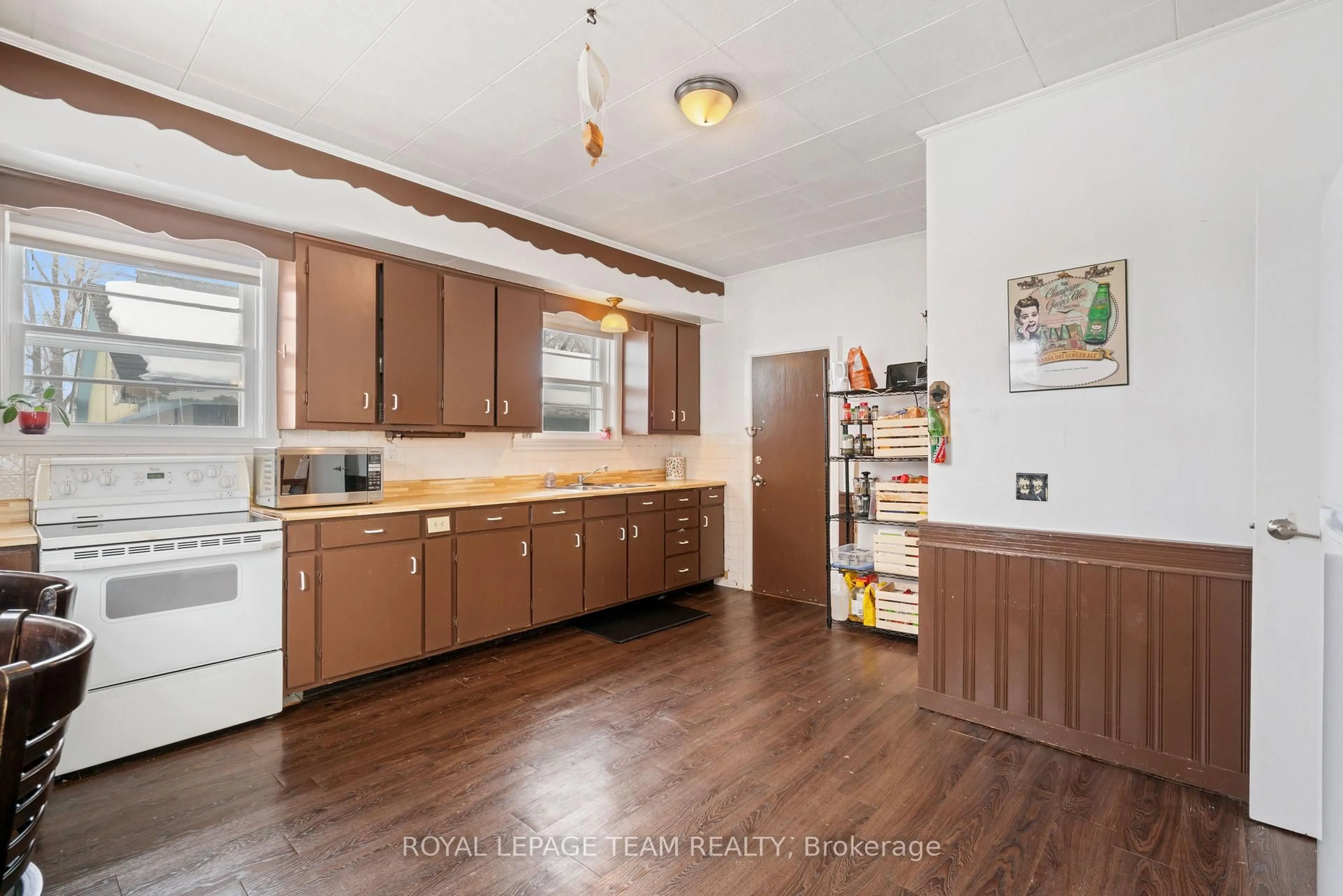 Unknown for 2154 Dundas St, Edwardsburgh/Cardinal Ontario K0E 1E0