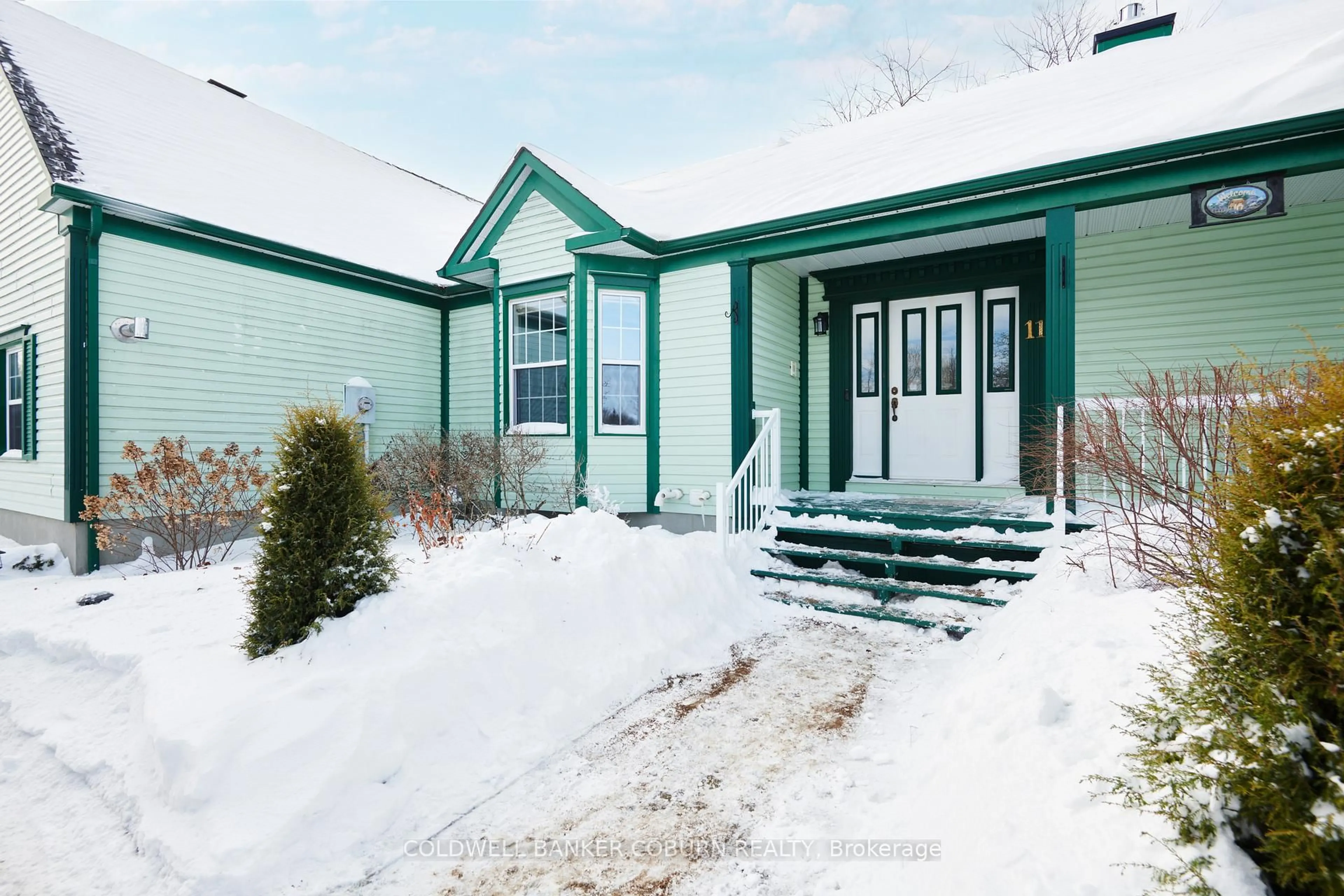 Indoor entryway for 11 Kimberly Ave, North Grenville Ontario K0G 1J0