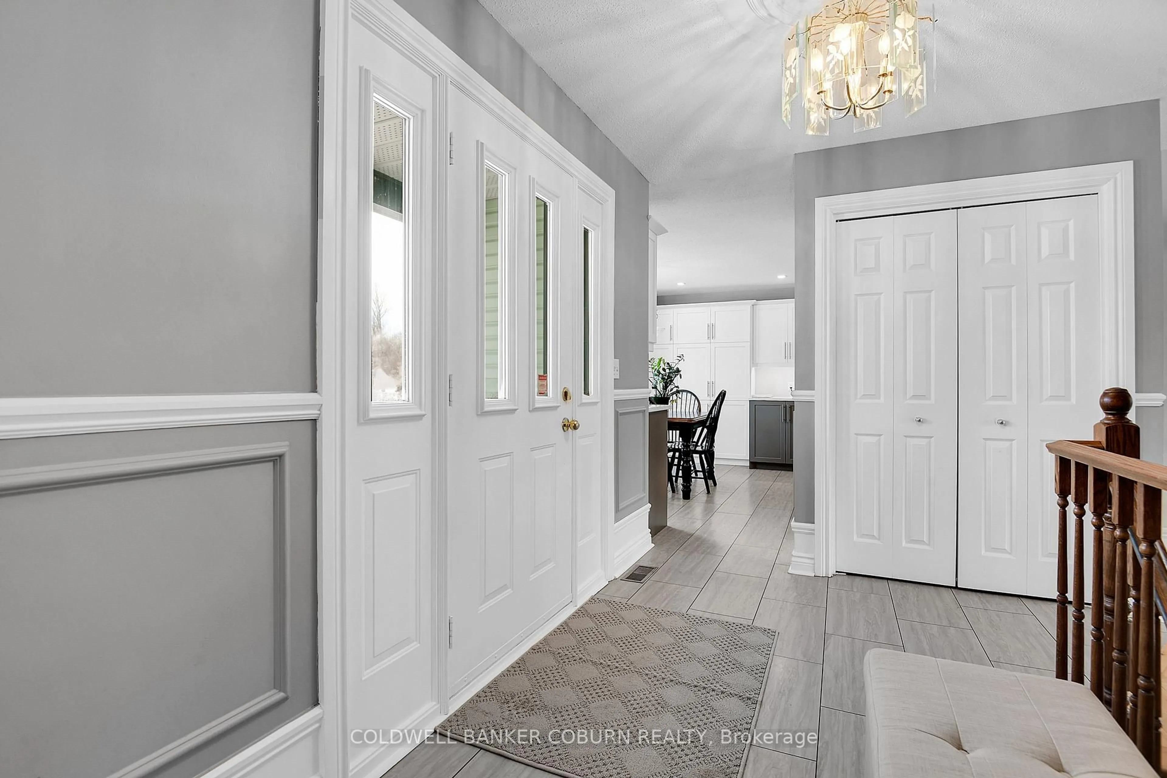 Indoor entryway for 11 Kimberly Ave, North Grenville Ontario K0G 1J0