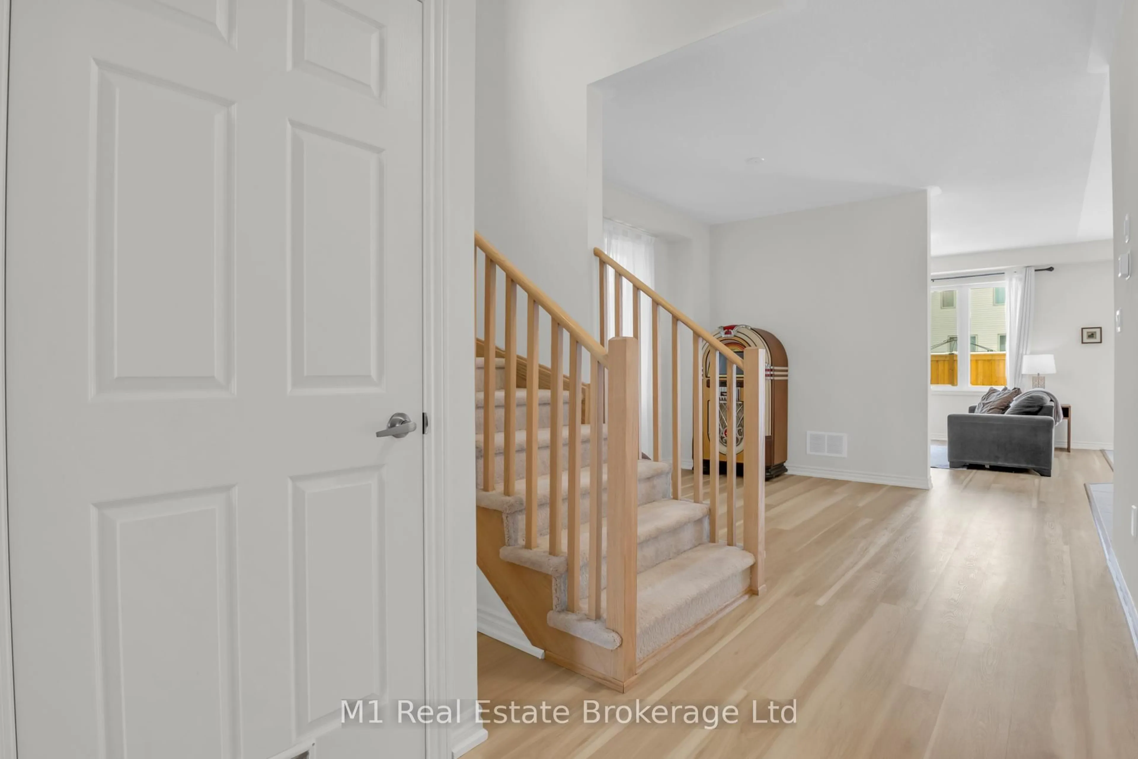 Indoor entryway for 39 Spicer St, Centre Wellington Ontario N1M 0H7