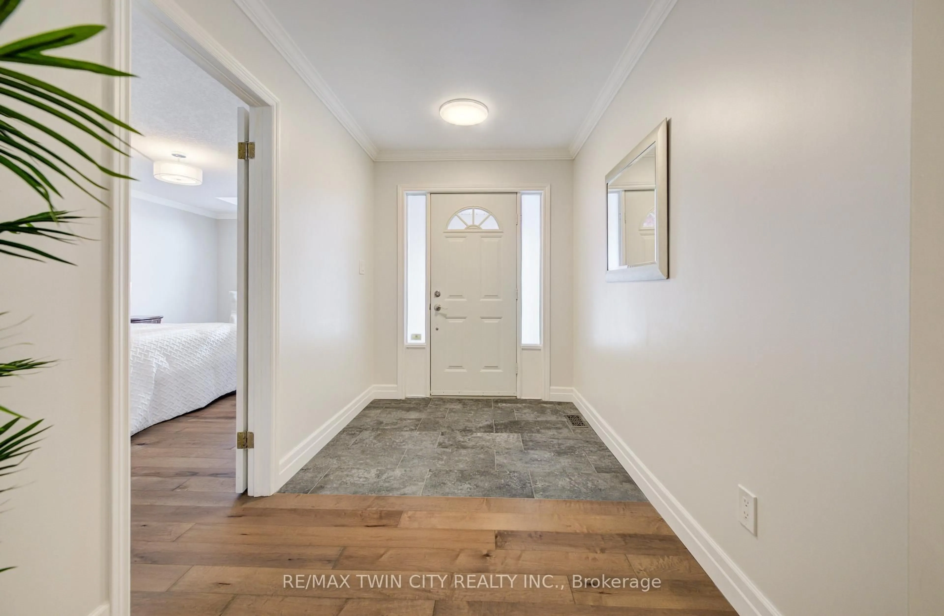 Indoor entryway for 439 Northlake Dr, Waterloo Ontario N2V 1Y6