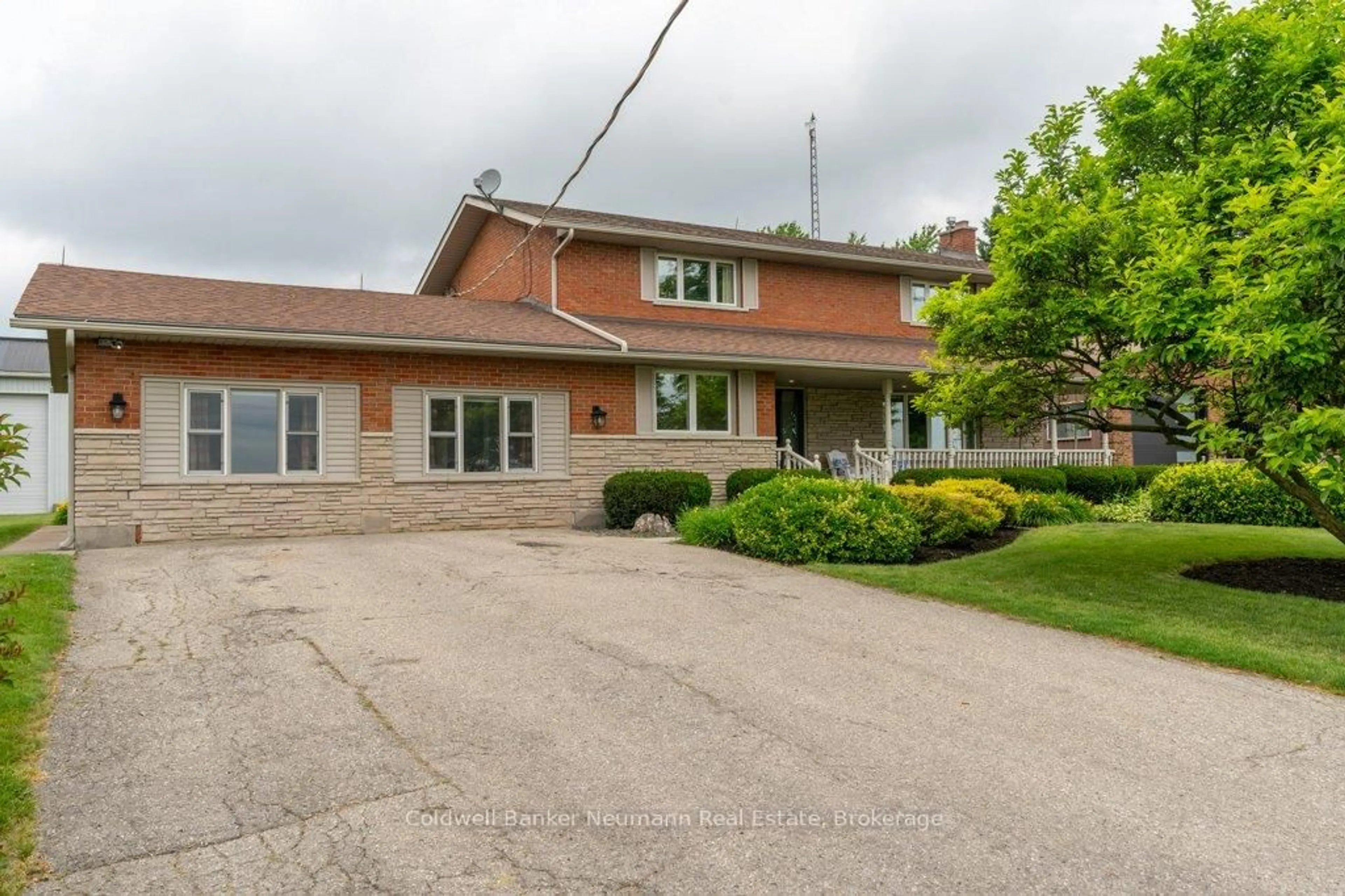 Patio, street for 7776 Mill Rd, Guelph/Eramosa Ontario N1H 6J1