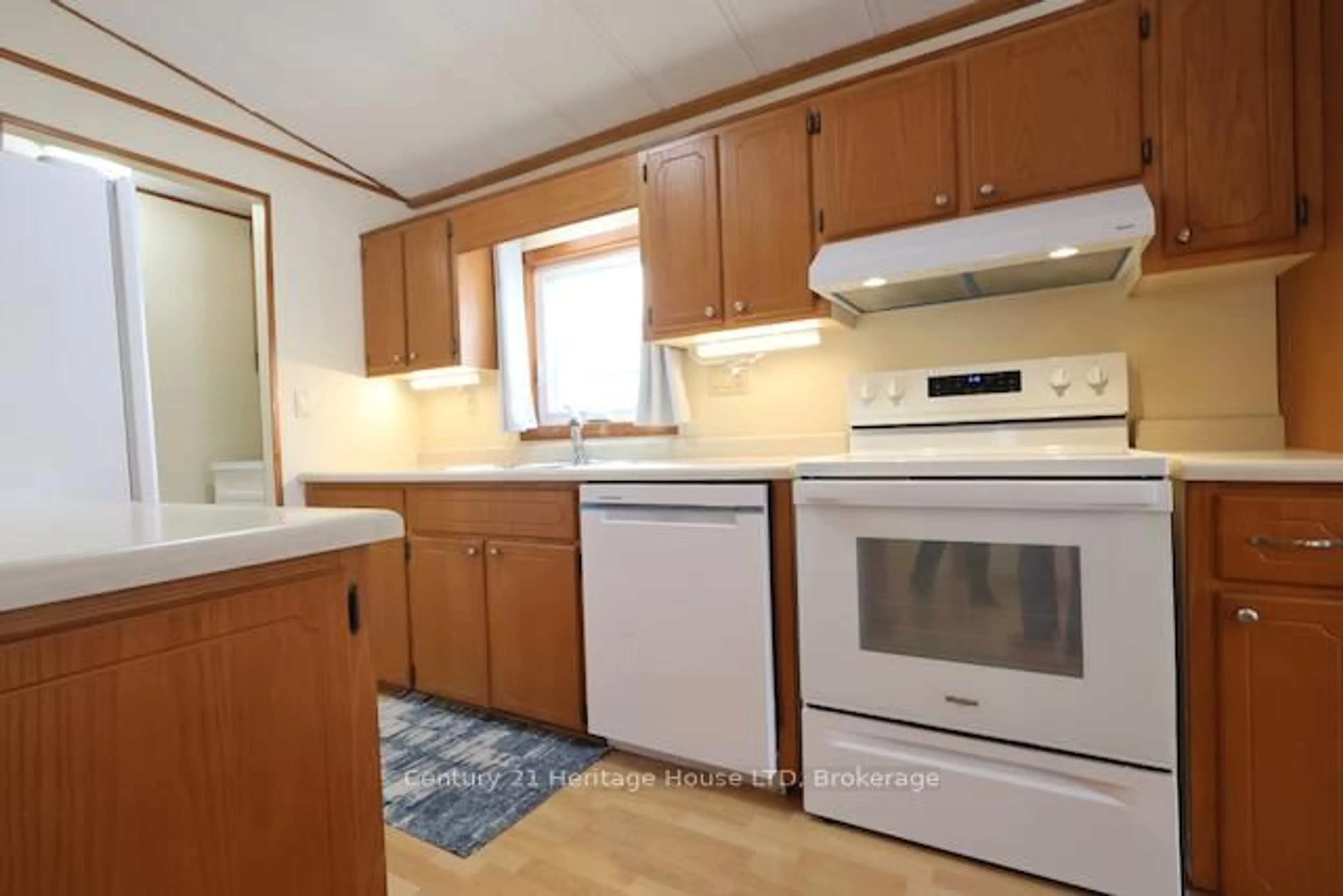 Standard kitchen, unknown for 3033 Townline Rd #66, Fort Erie Ontario L0S 1S1