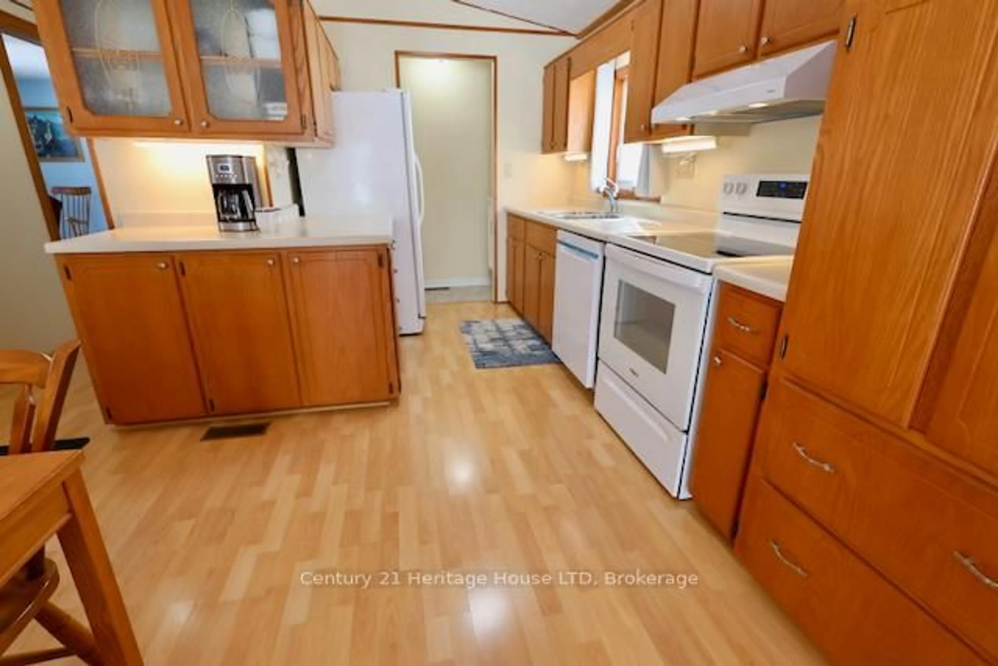 Standard kitchen, unknown for 3033 Townline Rd #66, Fort Erie Ontario L0S 1S1