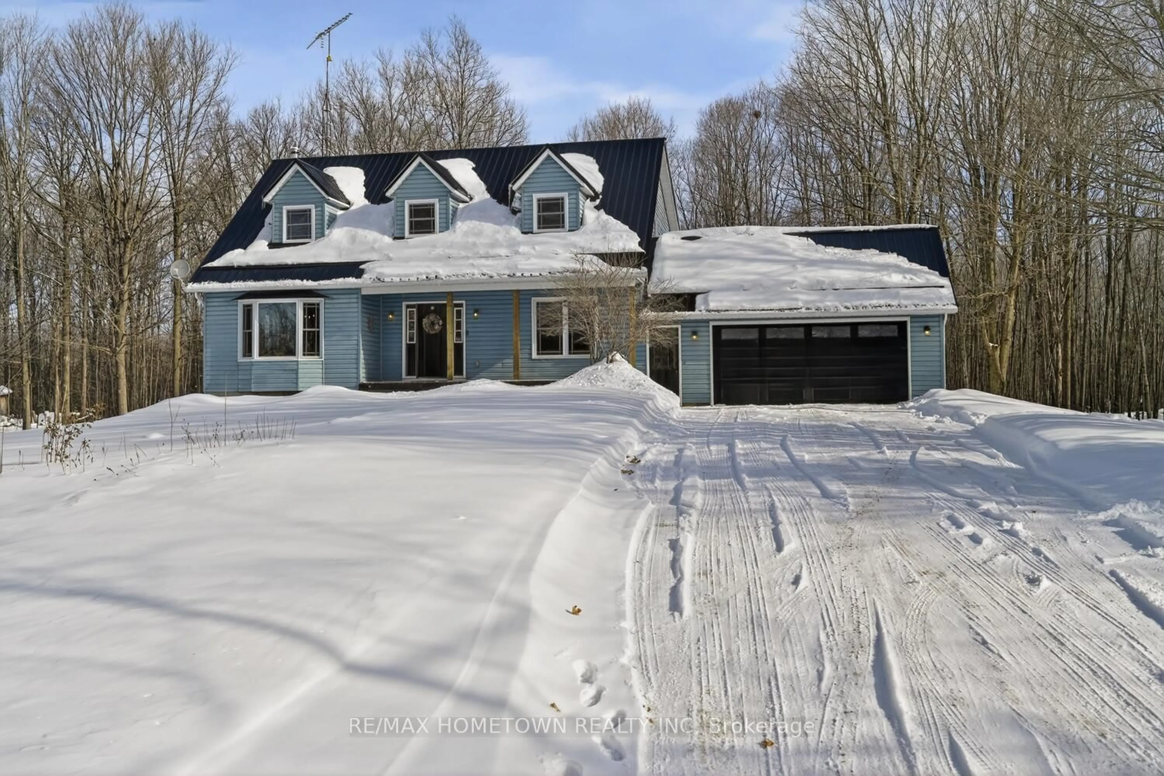 A pic from outside/outdoor area/front of a property/back of a property/a pic from drone, street for 5475 Dejong Rd, Augusta Ontario K6V 5T2