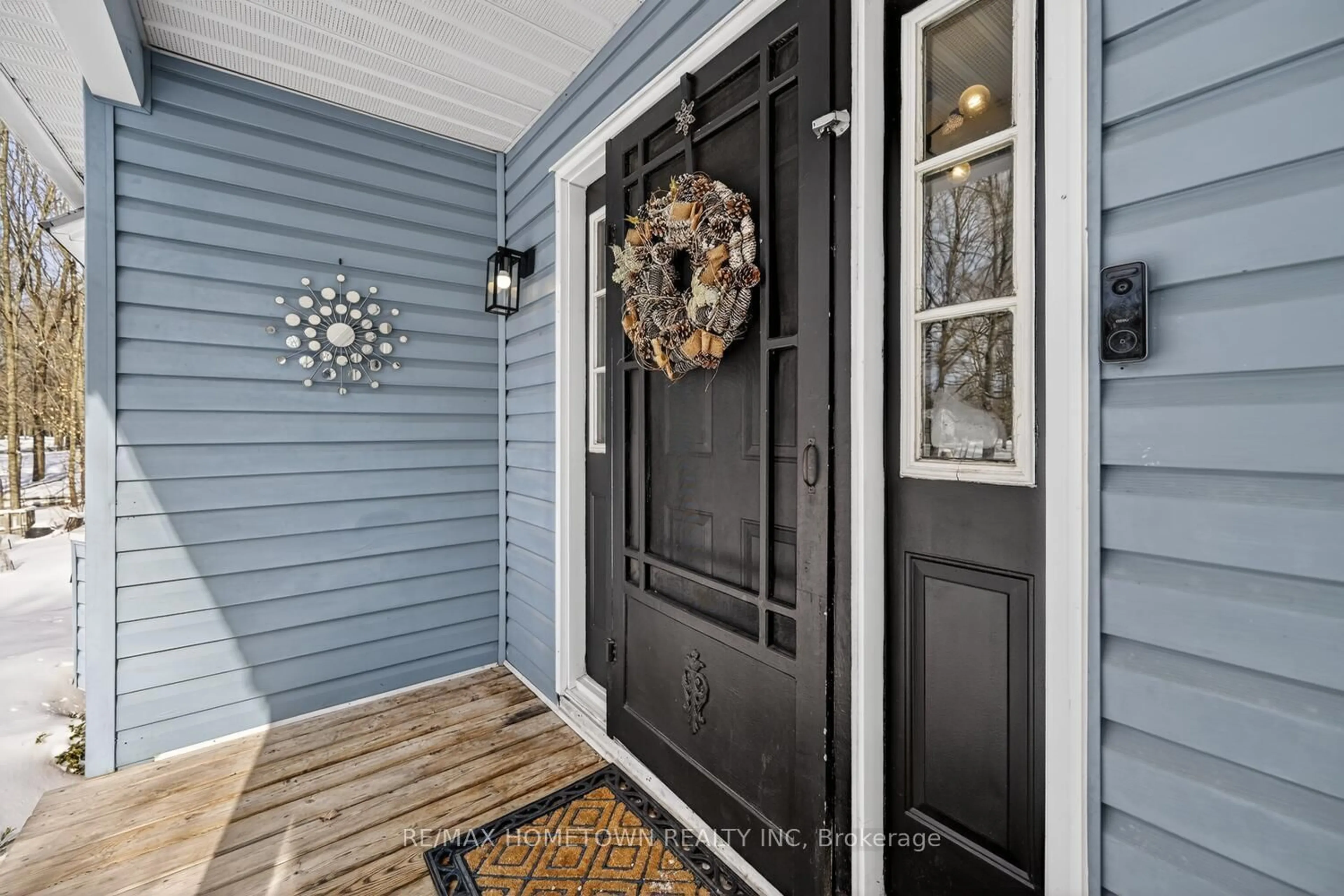 Indoor entryway for 5475 Dejong Rd, Augusta Ontario K6V 5T2