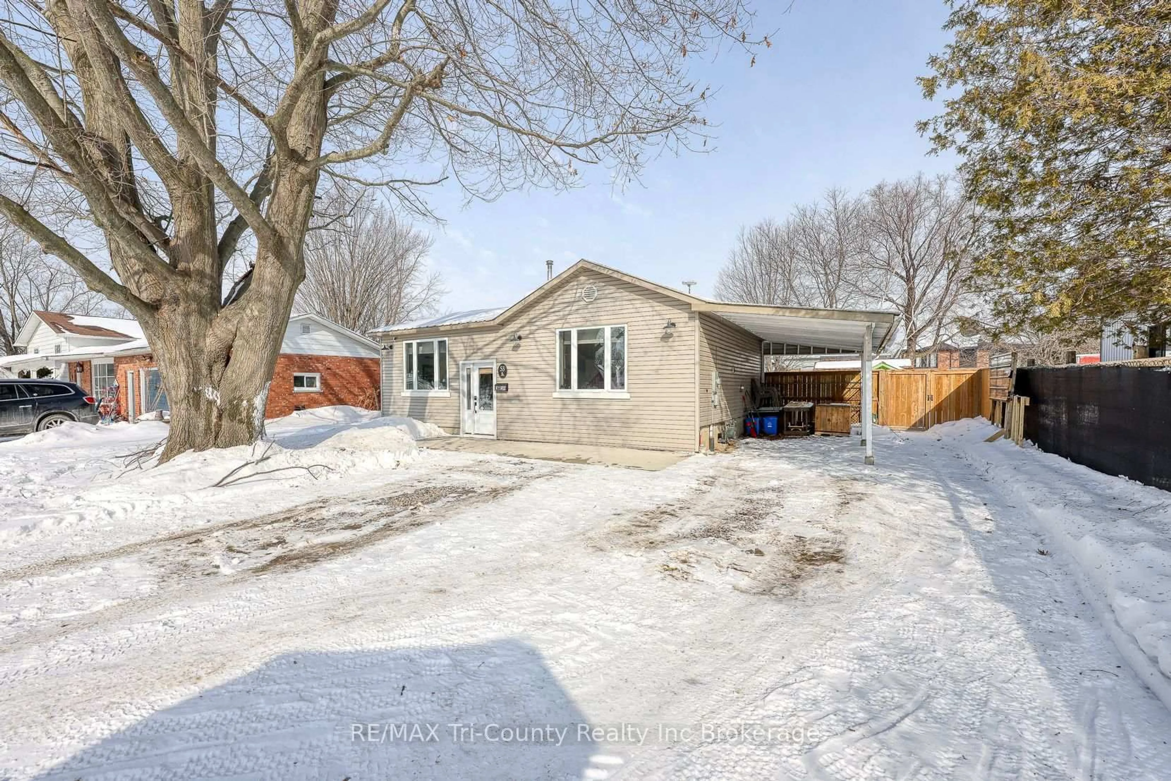 A pic from outside/outdoor area/front of a property/back of a property/a pic from drone, street for 53 Wellington St, Bayham Ontario N0J 1T0