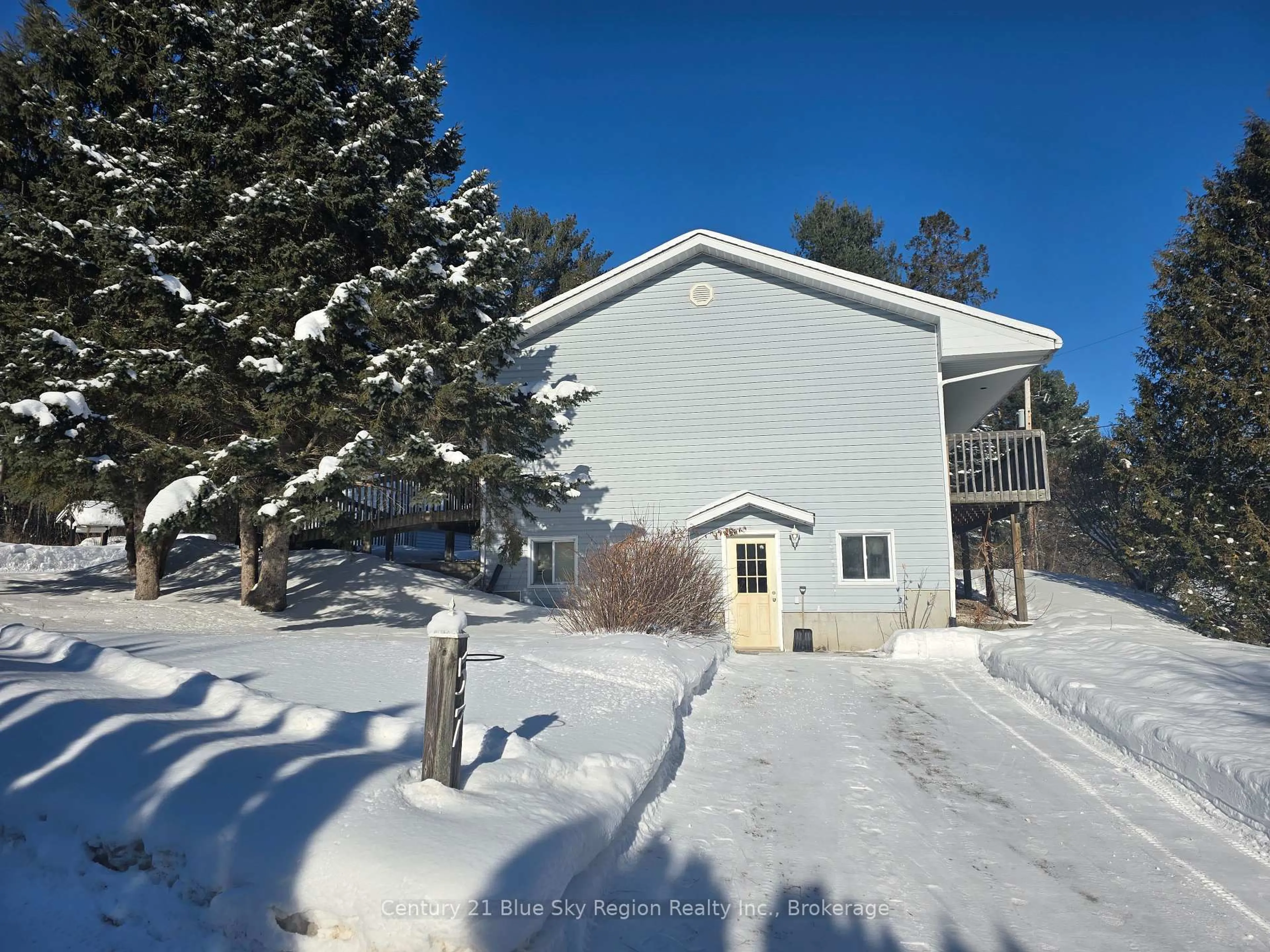 A pic from outside/outdoor area/front of a property/back of a property/a pic from drone, unknown for 57 Toronto St, Callander Ontario P0H 1H0