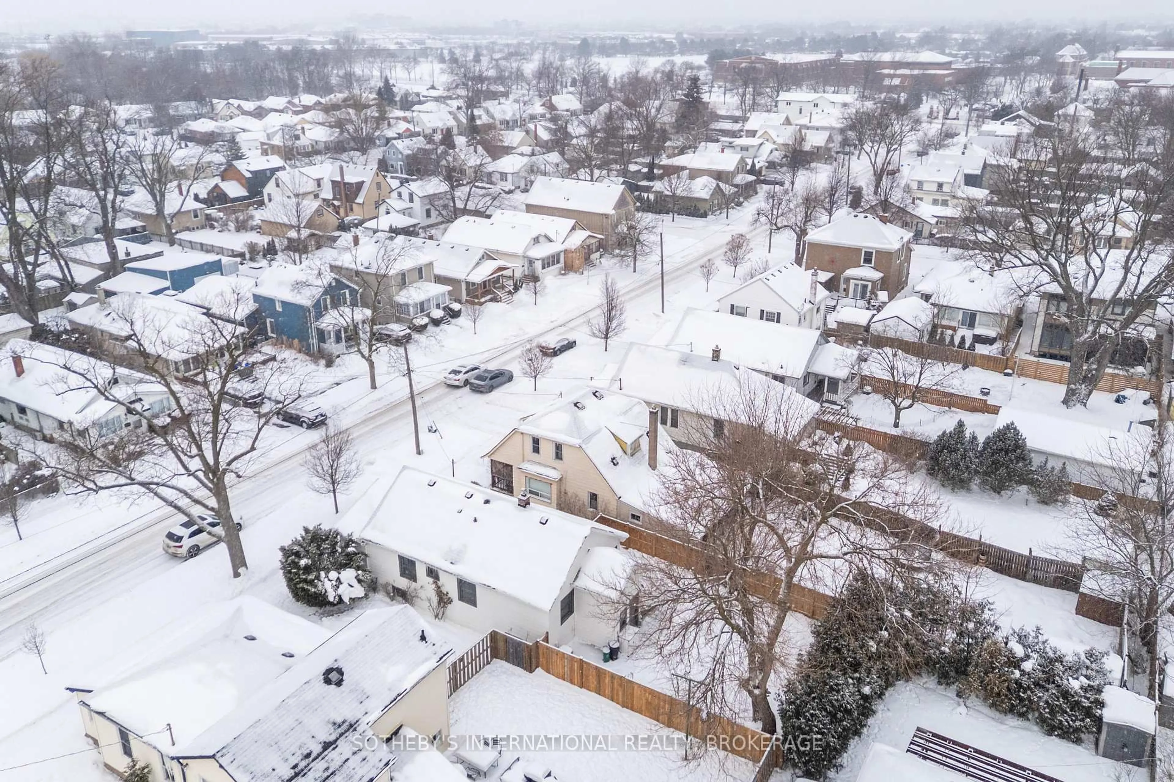 A pic from outside/outdoor area/front of a property/back of a property/a pic from drone, street for 18 Dexter St, St. Catharines Ontario L2S 2L6