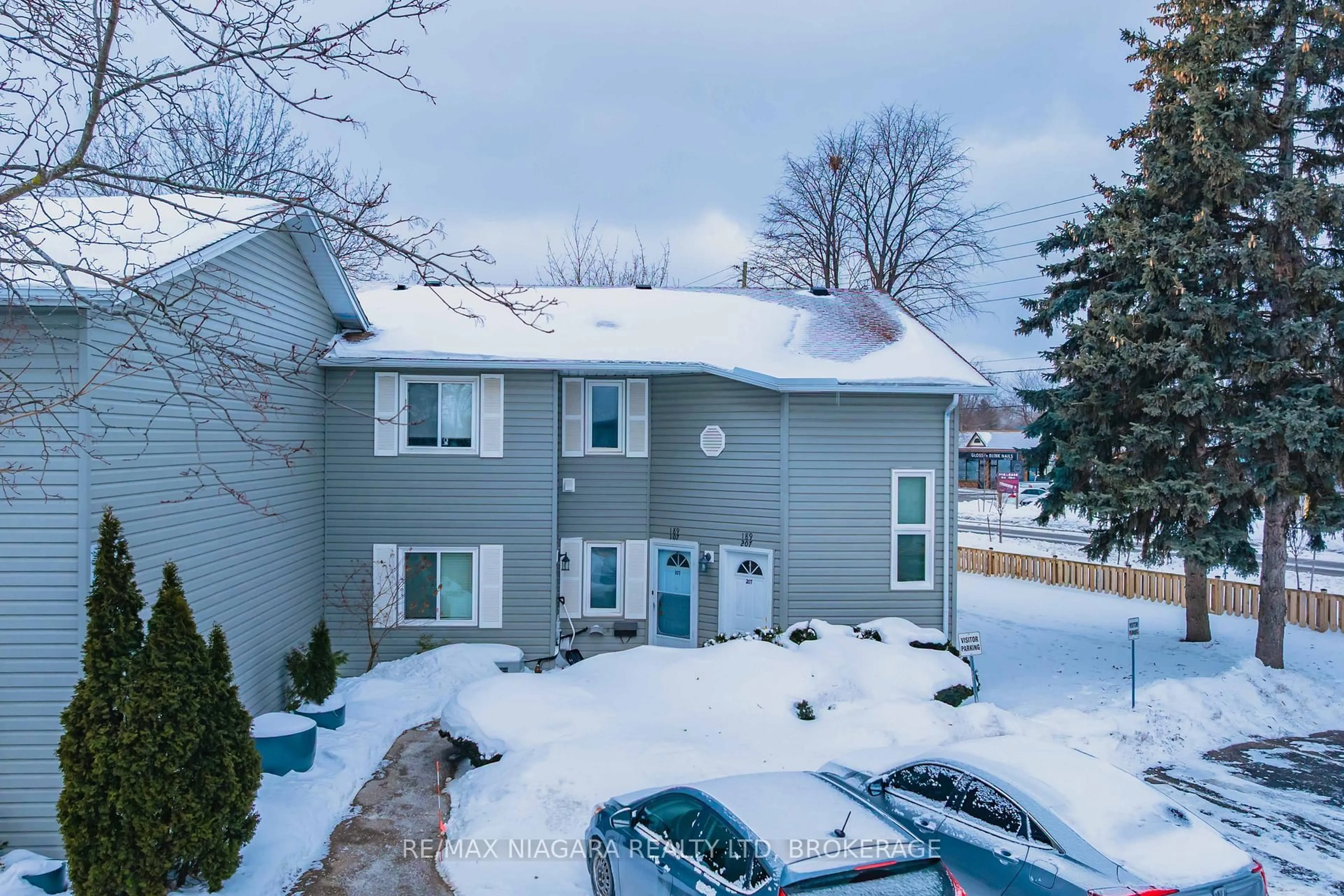 A pic from outside/outdoor area/front of a property/back of a property/a pic from drone, street for 189 DORCHESTER Blvd #207, St. Catharines Ontario L2M 7V8