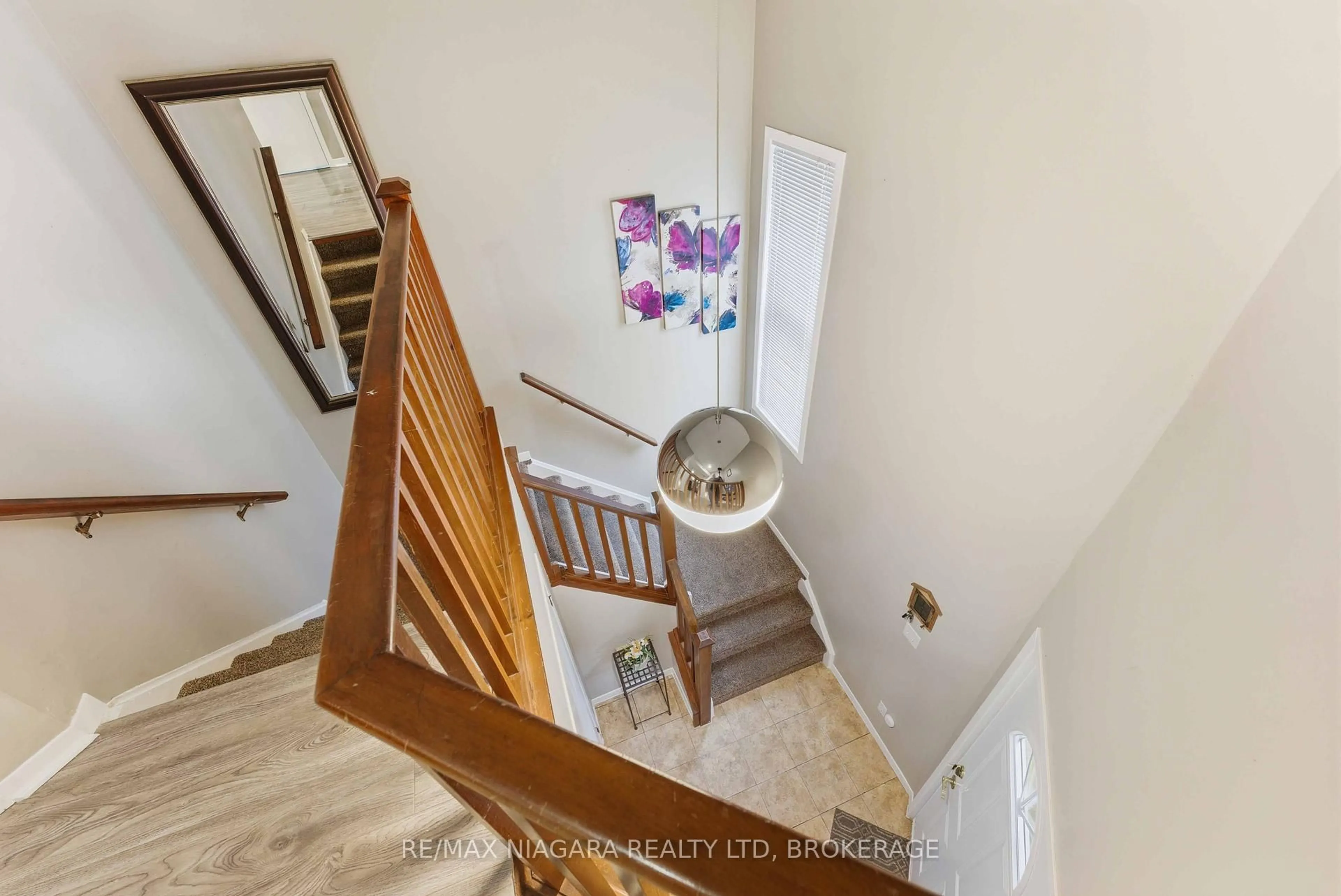Stairs for 189 DORCHESTER Blvd #207, St. Catharines Ontario L2M 7V8