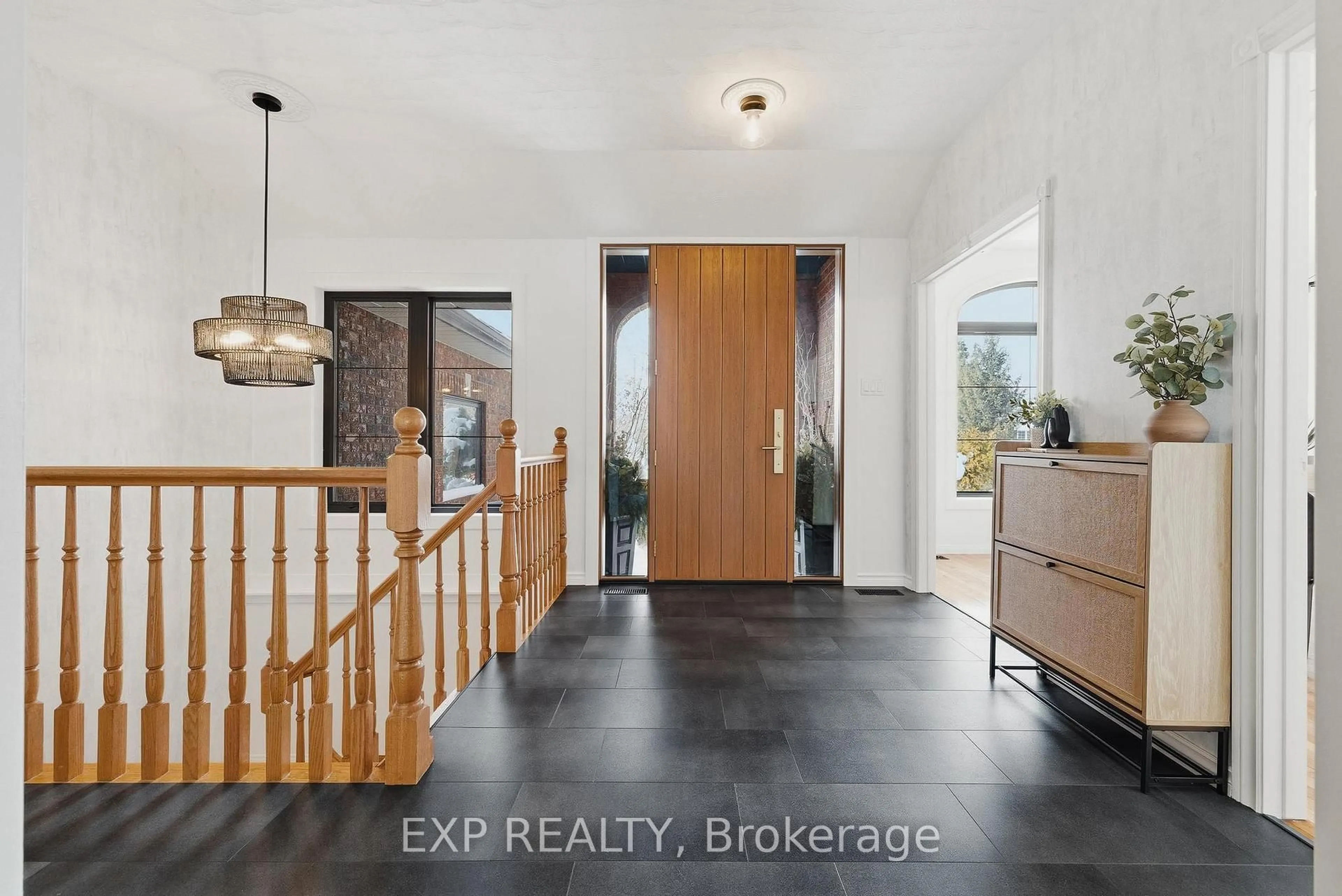 Indoor entryway for 523 Forest Hill Dr, Kitchener Ontario N2M 5N5