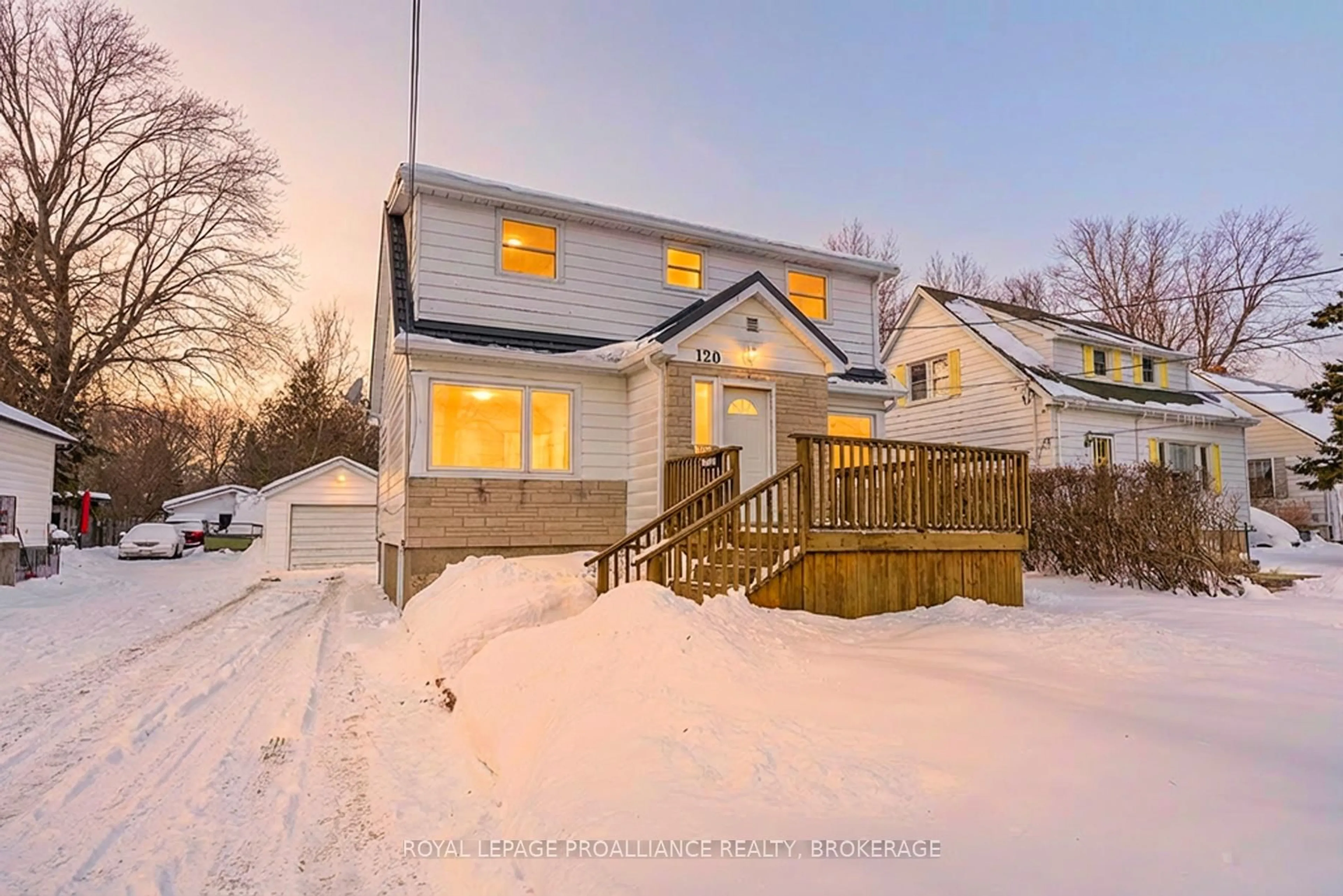 A pic from outside/outdoor area/front of a property/back of a property/a pic from drone, street for 120 Hillendale Ave, Kingston Ontario K7M 1S7