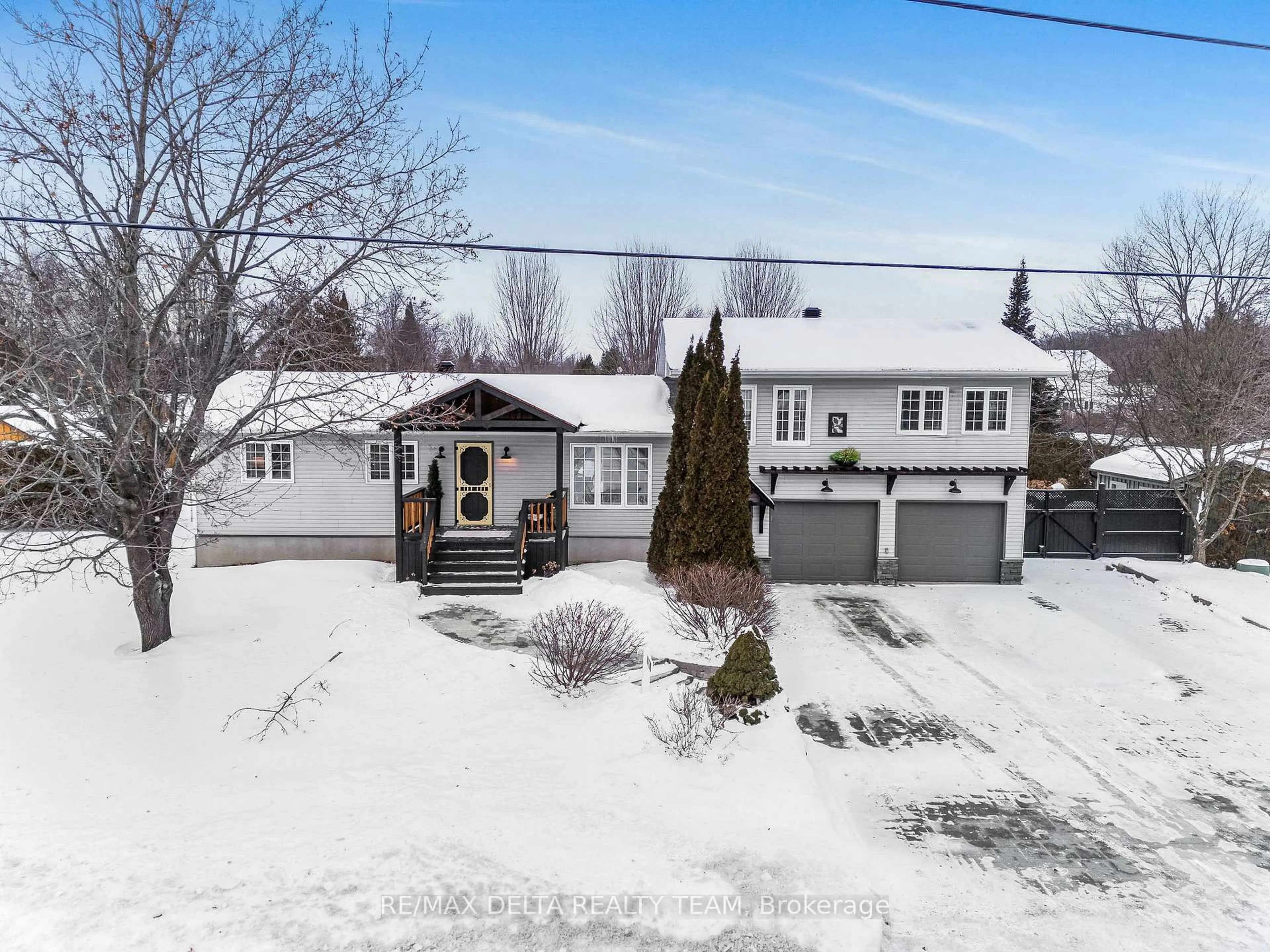 A pic from outside/outdoor area/front of a property/back of a property/a pic from drone, street for 261 Agathe St, Clarence-Rockland Ontario K4K 1K7