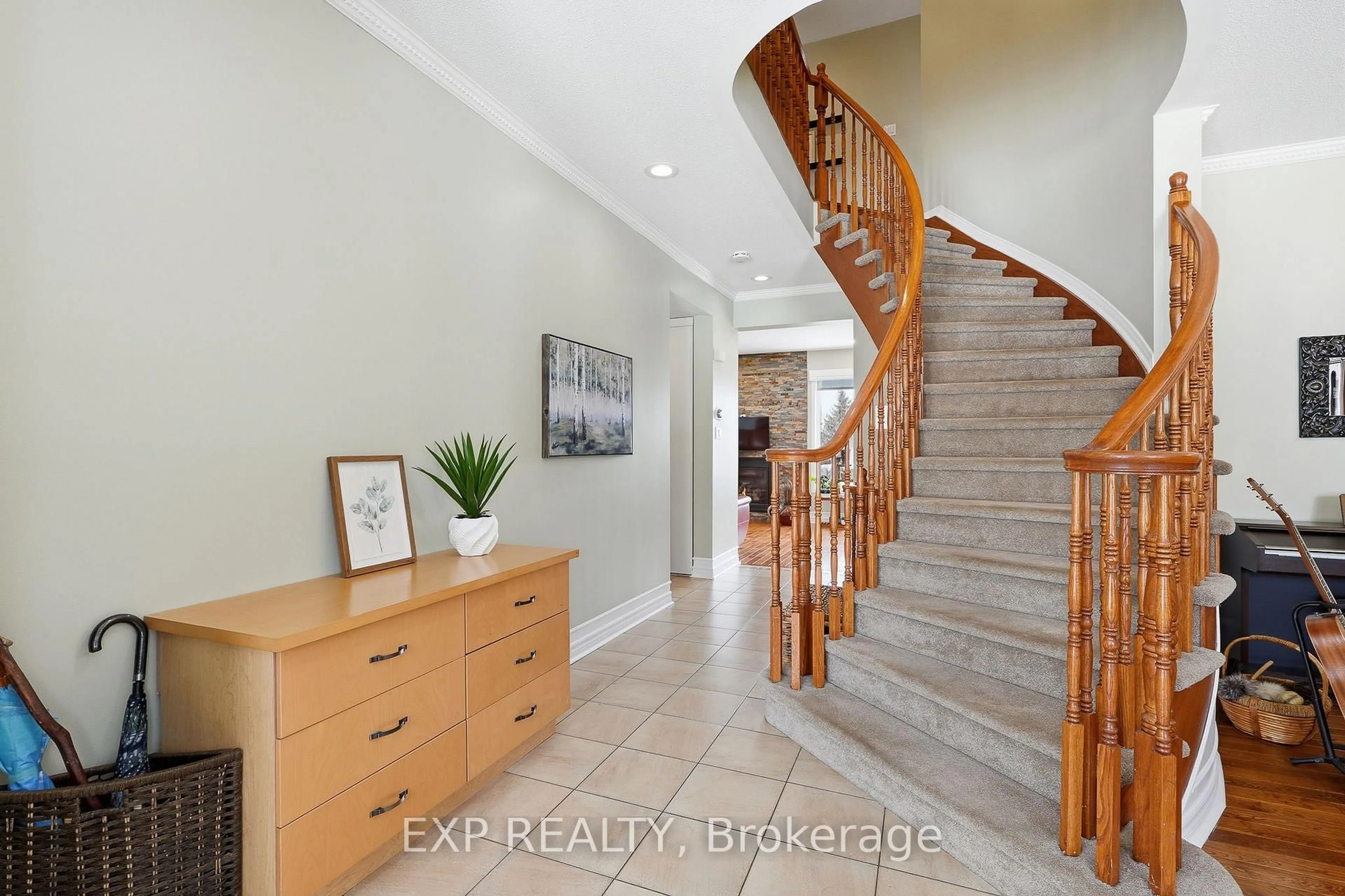 Indoor entryway for 143 Copperwood St, Ottawa Ontario K1C 7S1