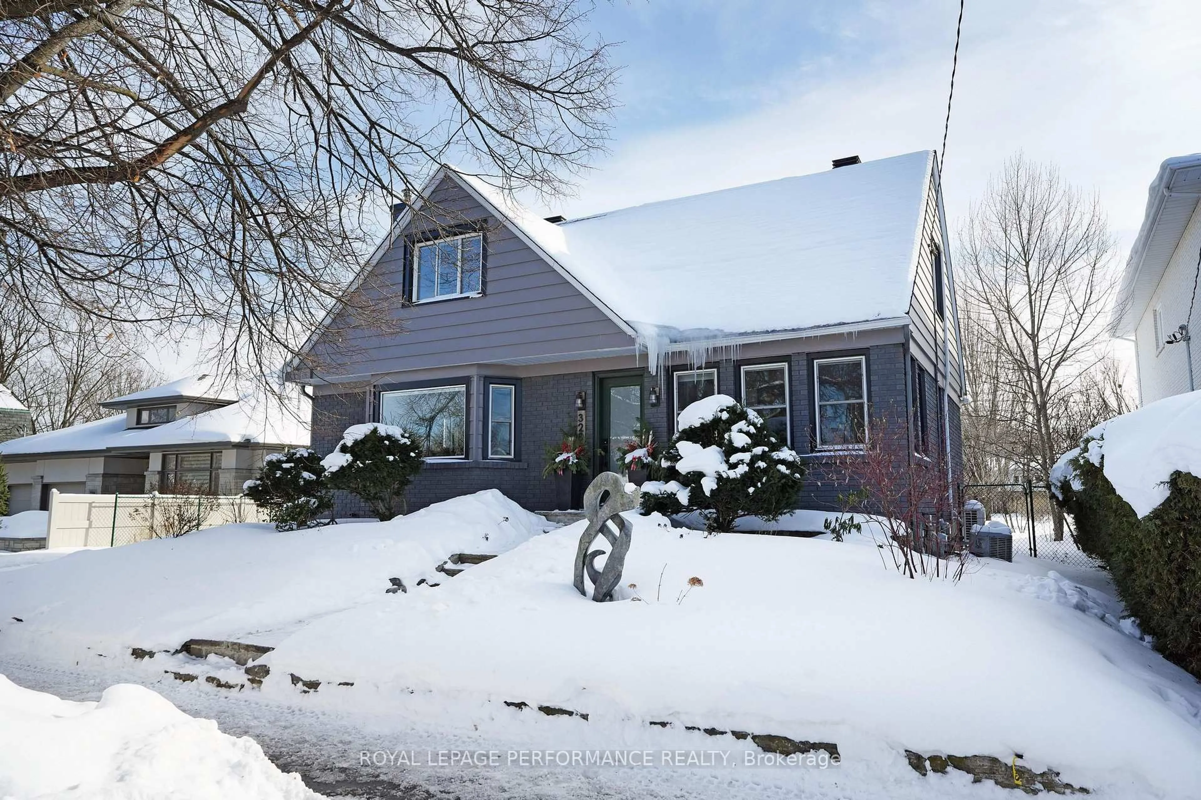 Home with vinyl exterior material, street for 328 Pleasant Park Rd, Ottawa Ontario K1H 5M8