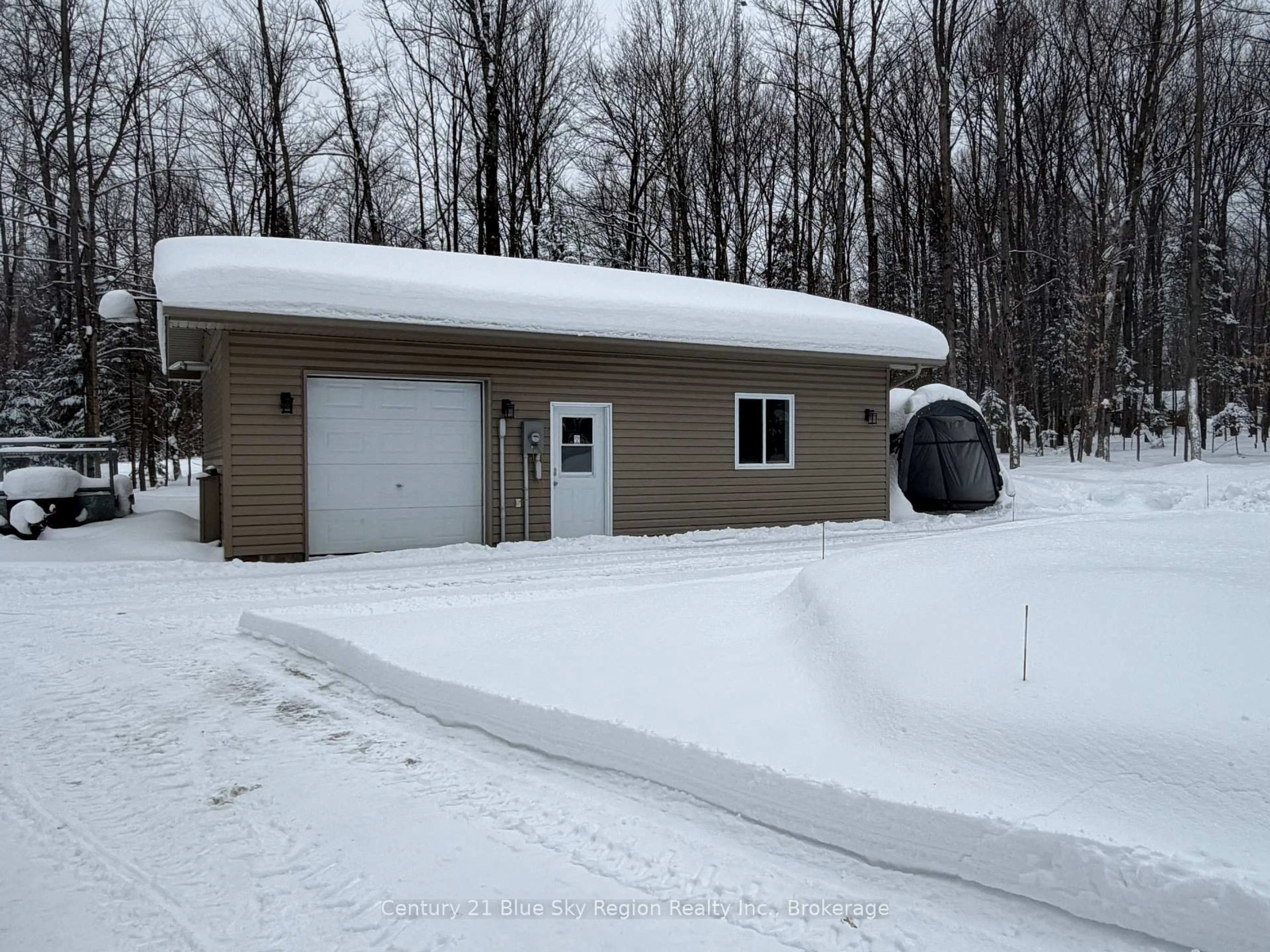 Indoor garage for 176 SKI HILL Rd, Powassan Ontario P0H 1Z0
