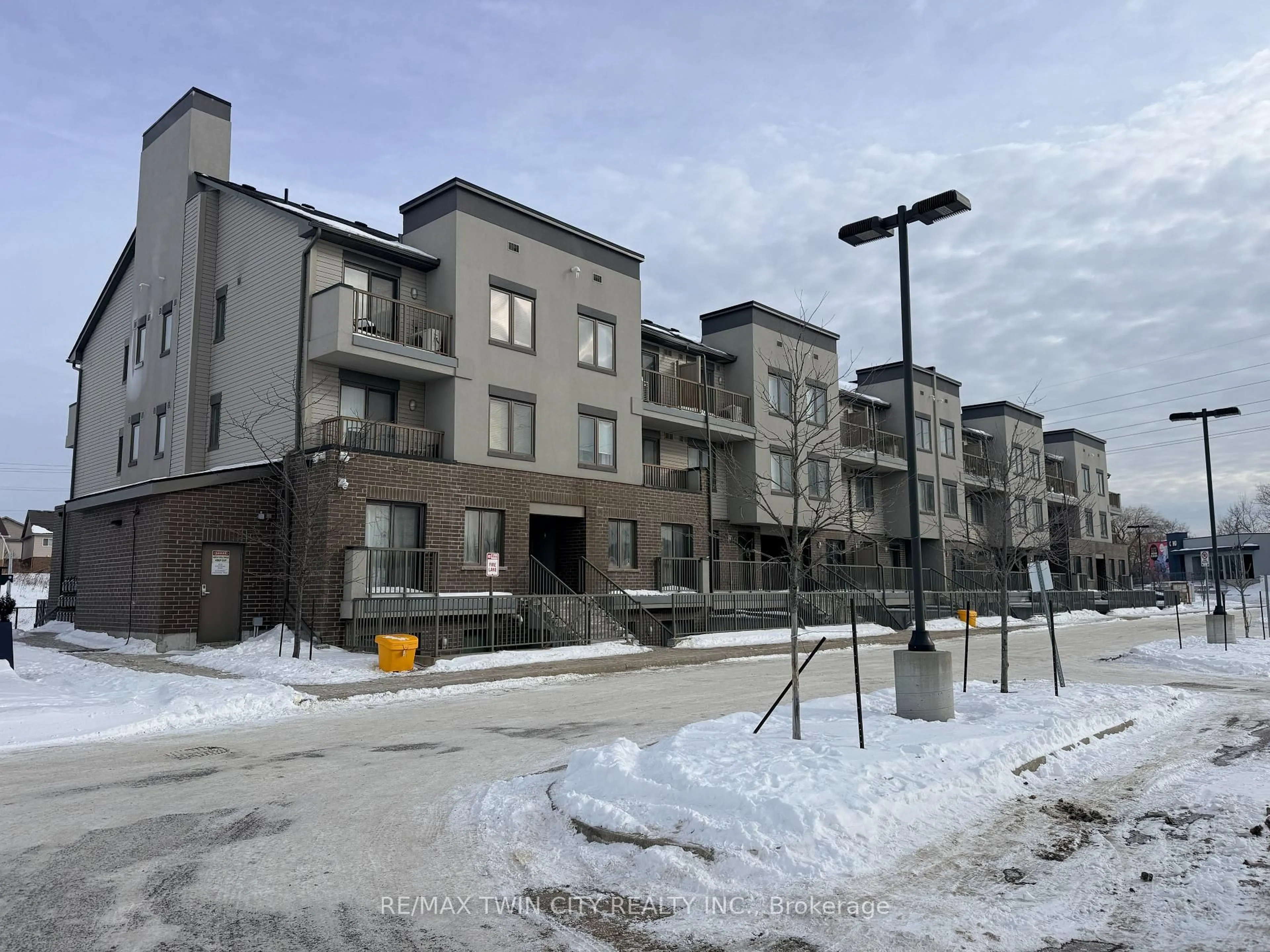 Unknown for 350 Fisher Mills Rd #18, Cambridge Ontario N3C 0G8