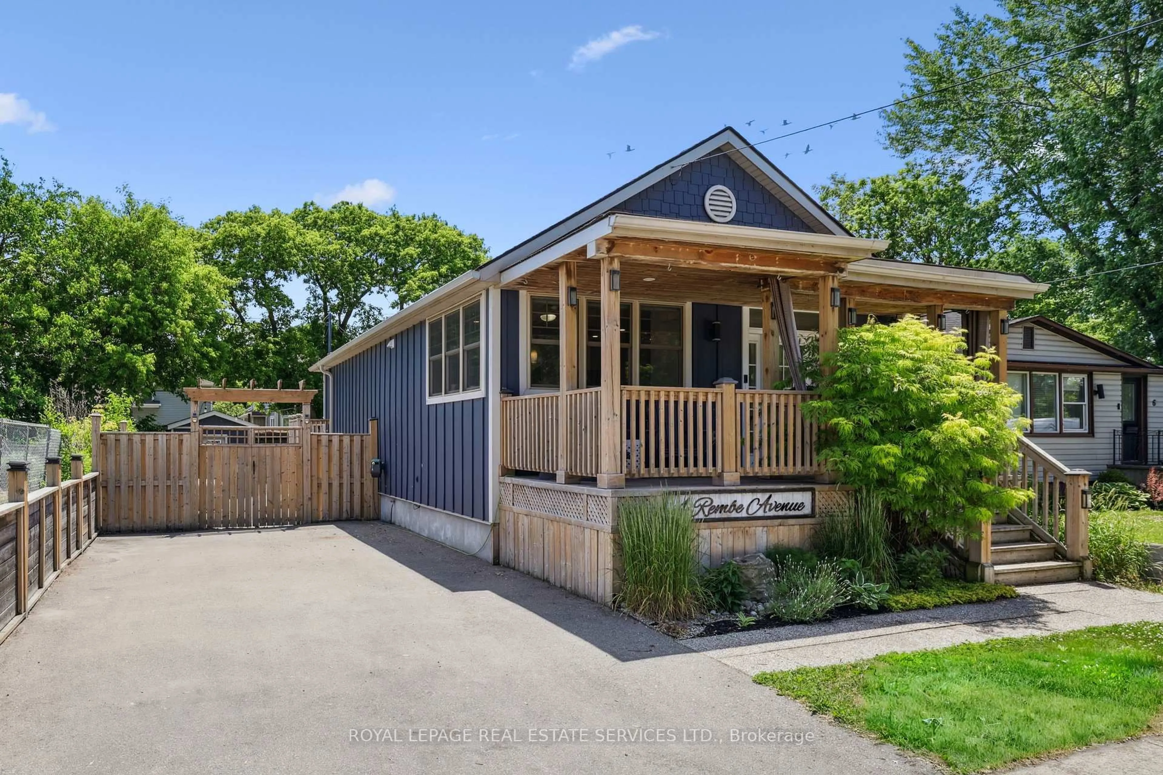 Home with vinyl exterior material, street for 4 Rembe Ave, Hamilton Ontario L8H 7G6