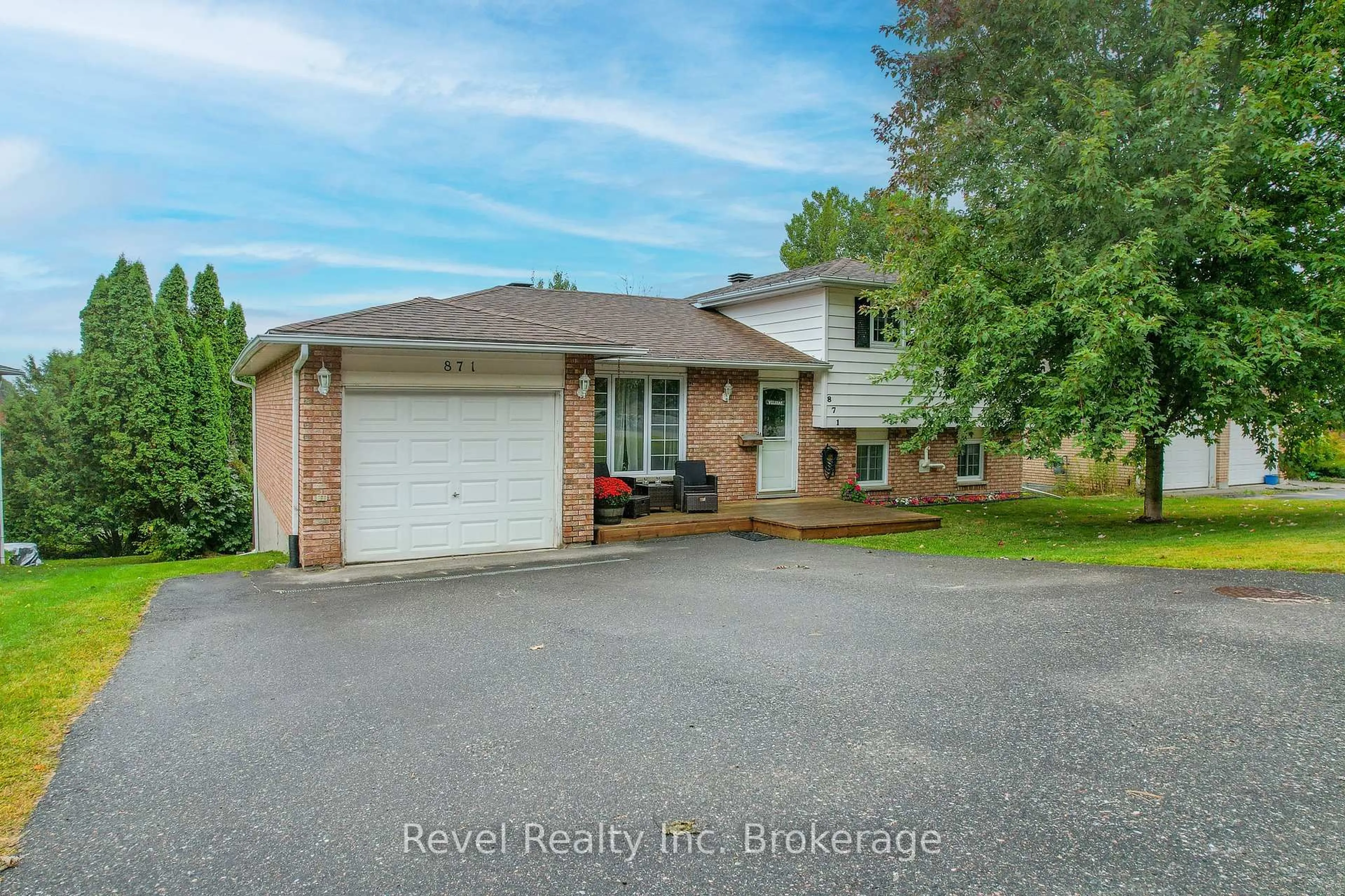 A pic from outside/outdoor area/front of a property/back of a property/a pic from drone, street for 871 Ski Club Rd, North Bay Ontario P1B 7R5