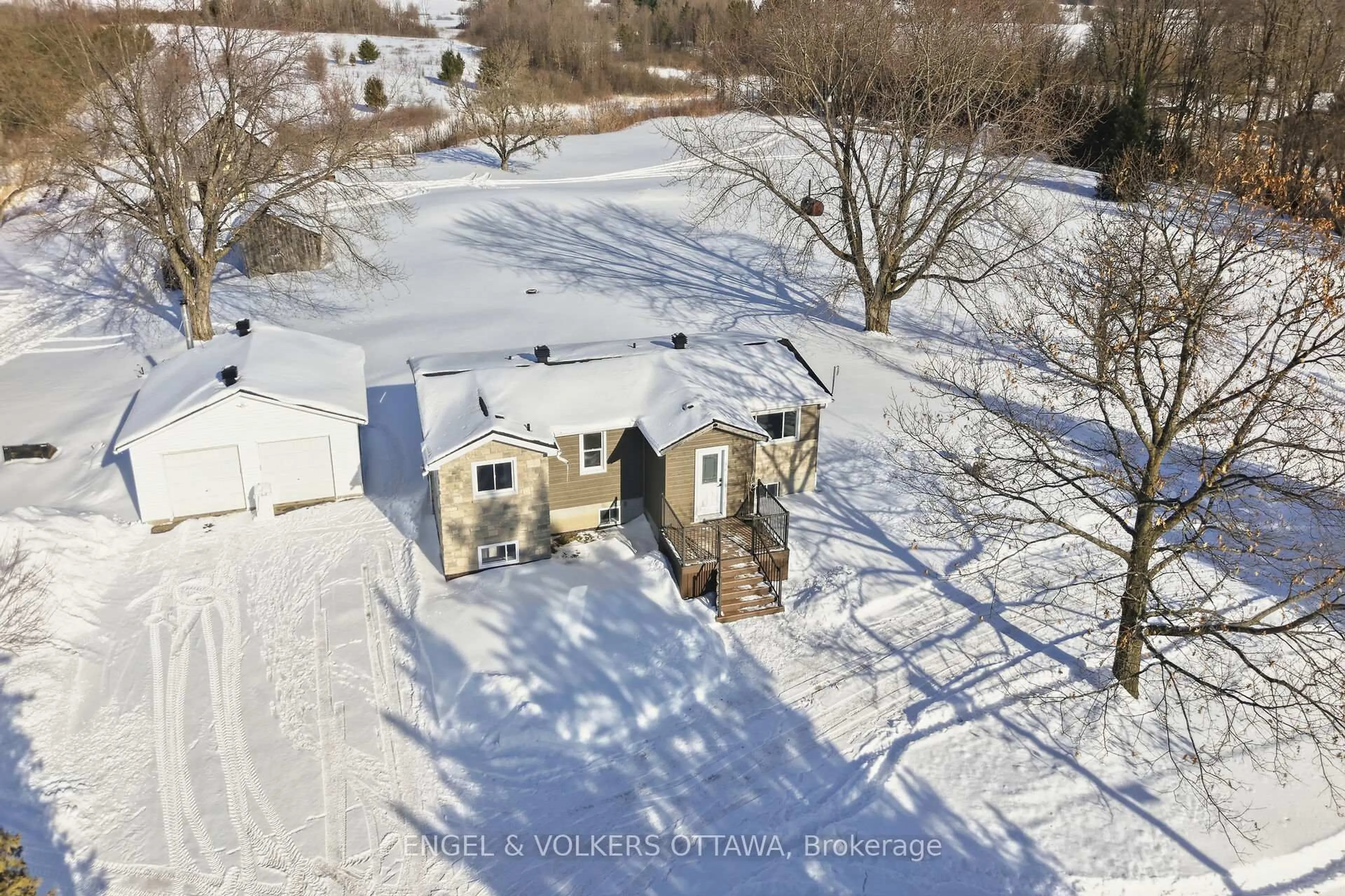 A pic from outside/outdoor area/front of a property/back of a property/a pic from drone, street for 2234 Upper Dwyer Hill Rd, Carp Ontario K0A 1L0