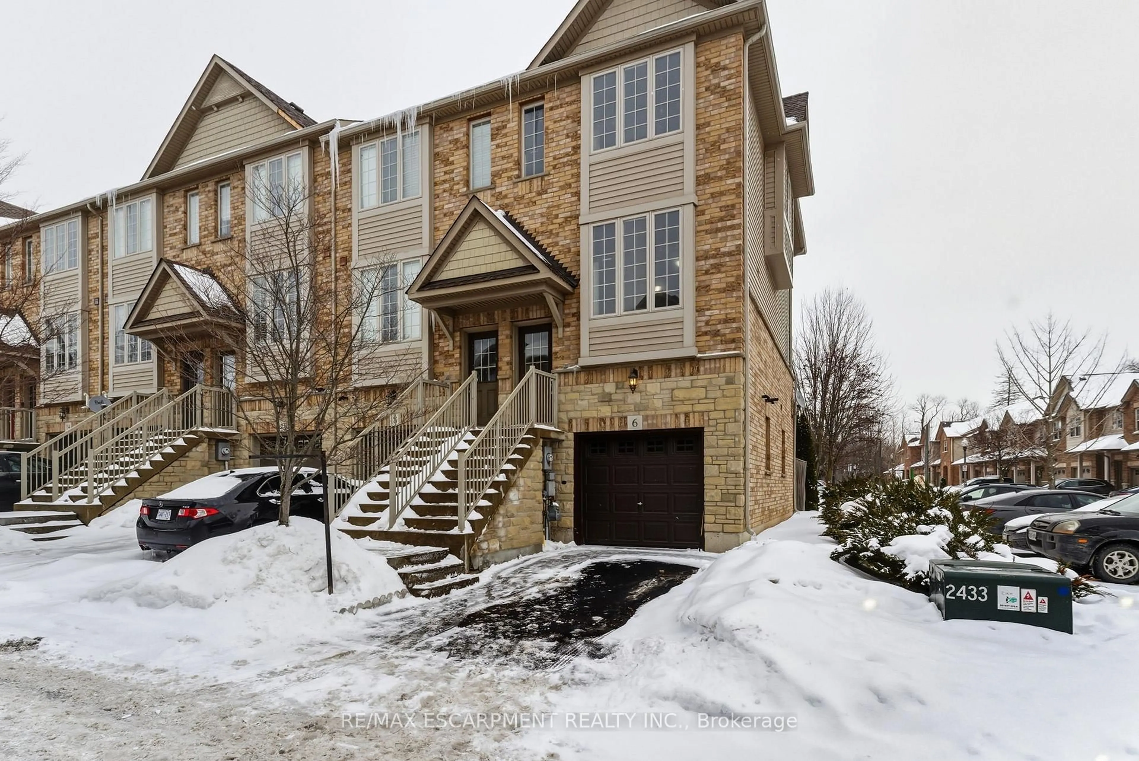 Unknown for 6 Chapman Lane, Hamilton Ontario L9G 0A5