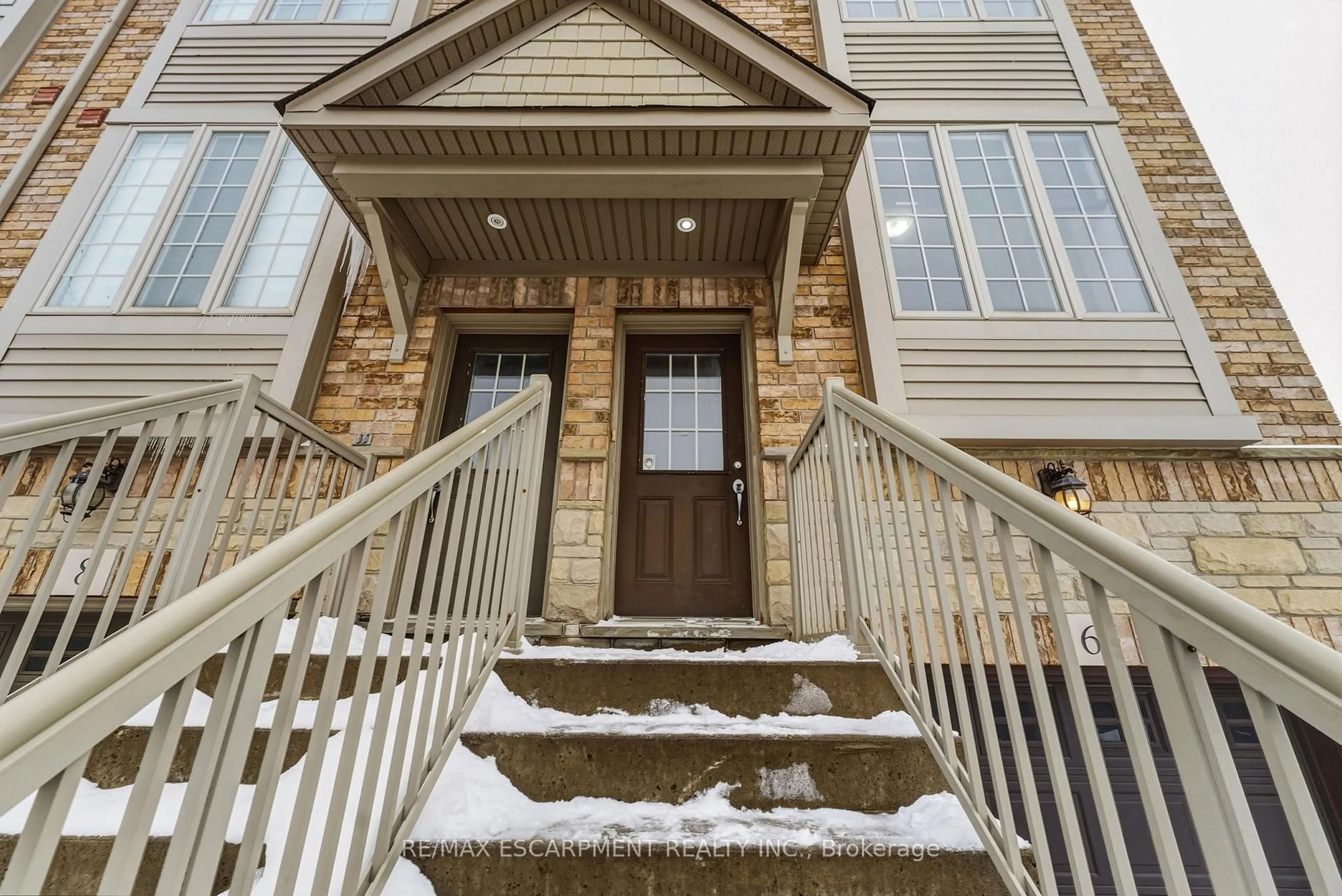 Indoor entryway for 6 Chapman Lane, Hamilton Ontario L9G 0A5
