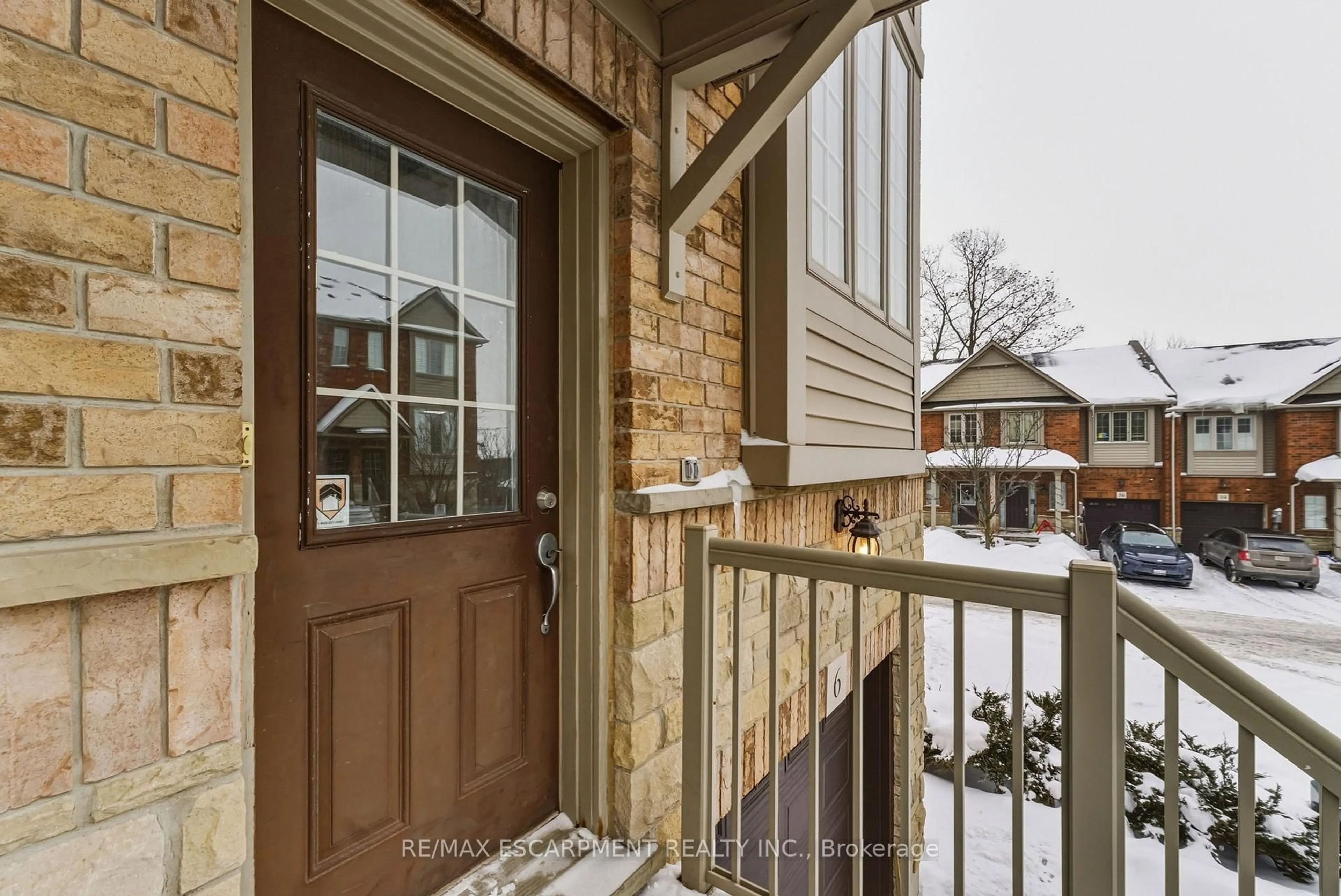 Indoor entryway for 6 Chapman Lane, Hamilton Ontario L9G 0A5