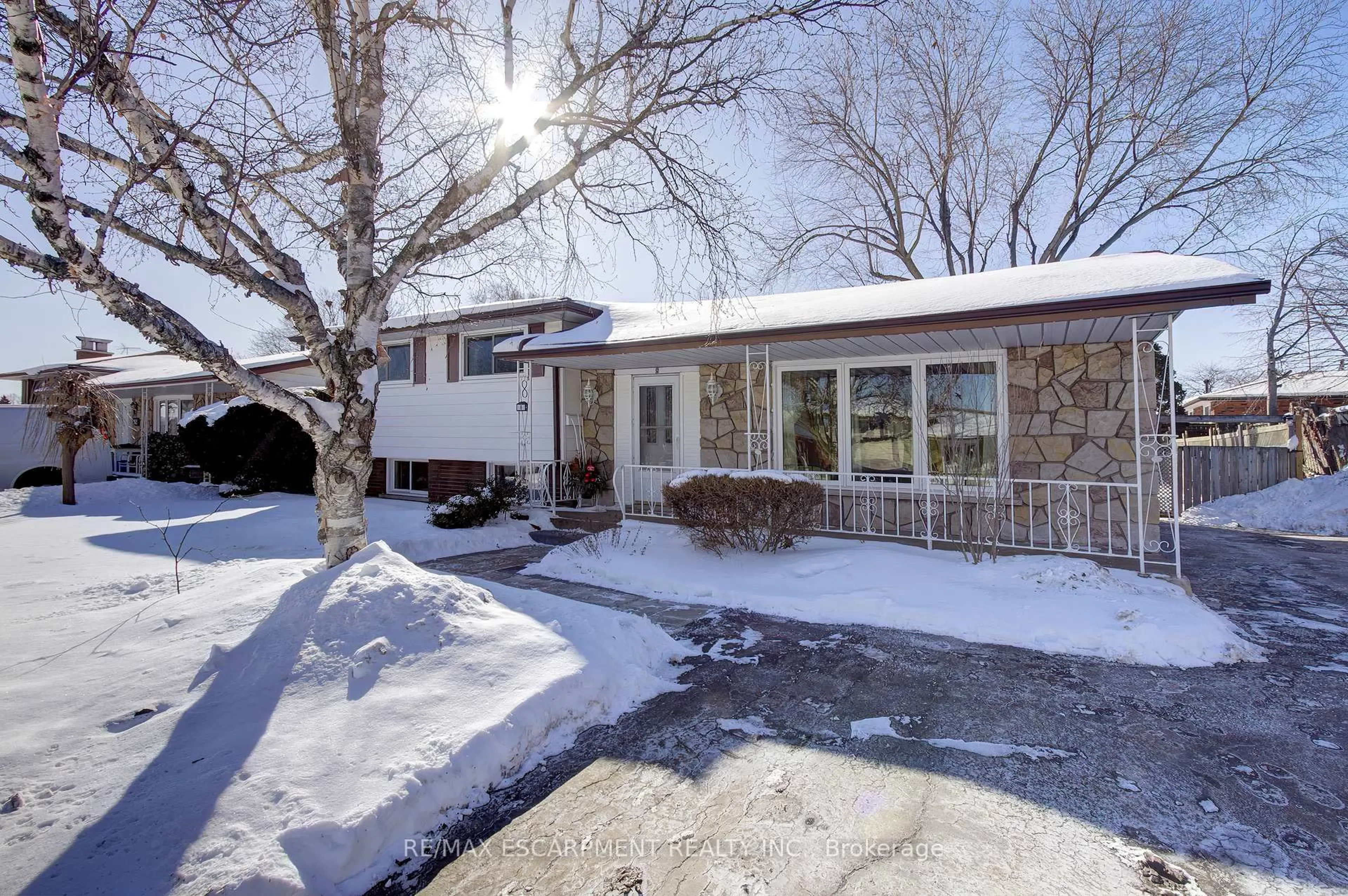 Unknown for 8 Jeanette St, Hamilton Ontario L8V 2N3