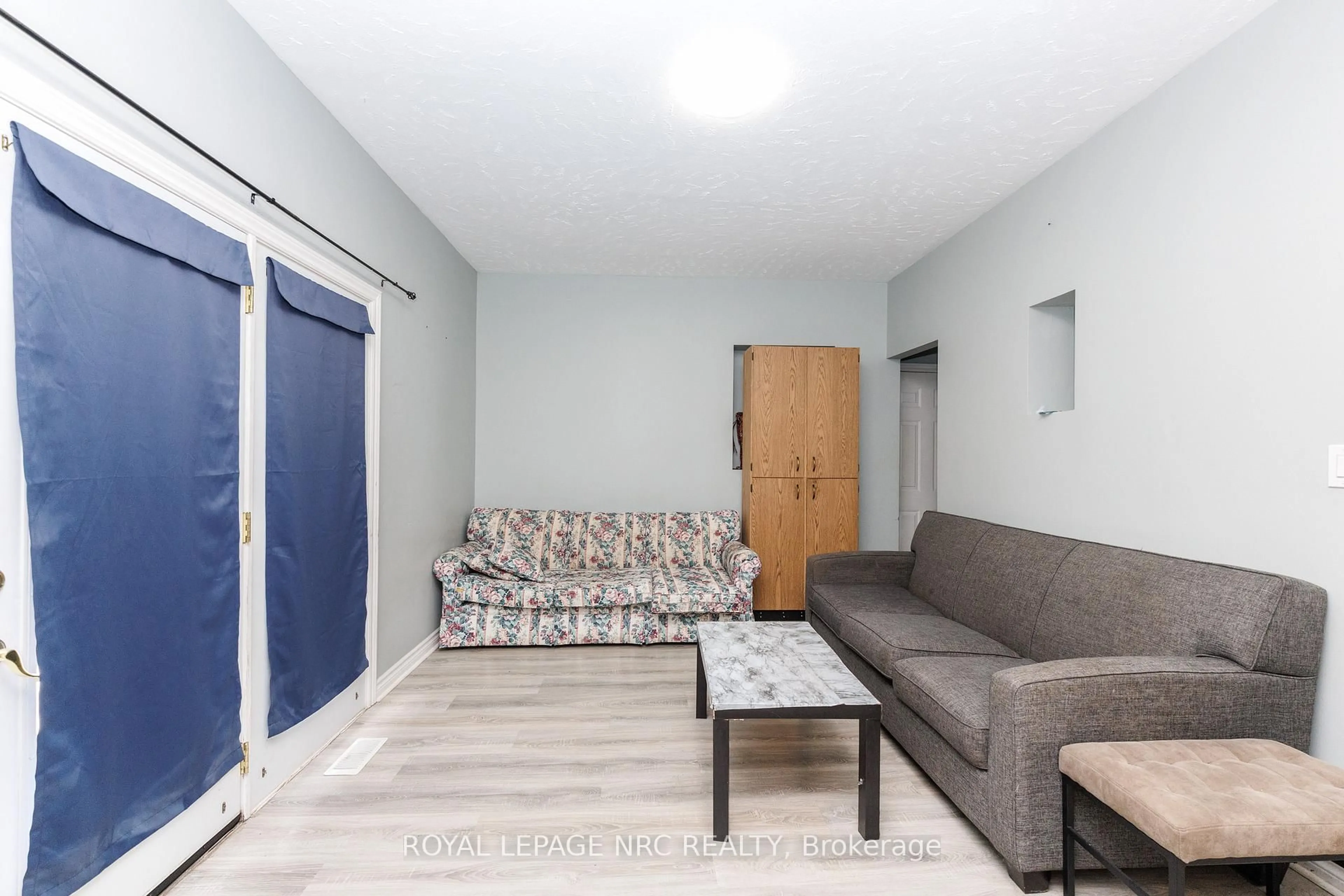 Living room with furniture, unknown for 625 Lincoln St, Welland Ontario L3B 4R2