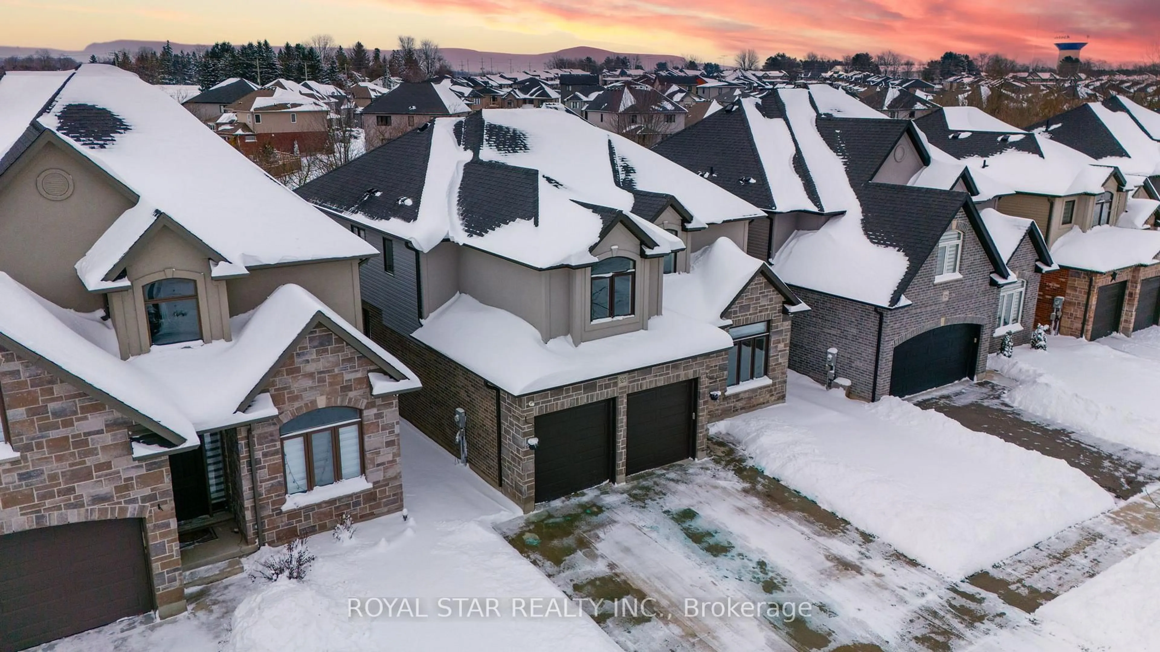 A pic from outside/outdoor area/front of a property/back of a property/a pic from drone, street for 325 Masters Dr, Woodstock Ontario N4T 0L2