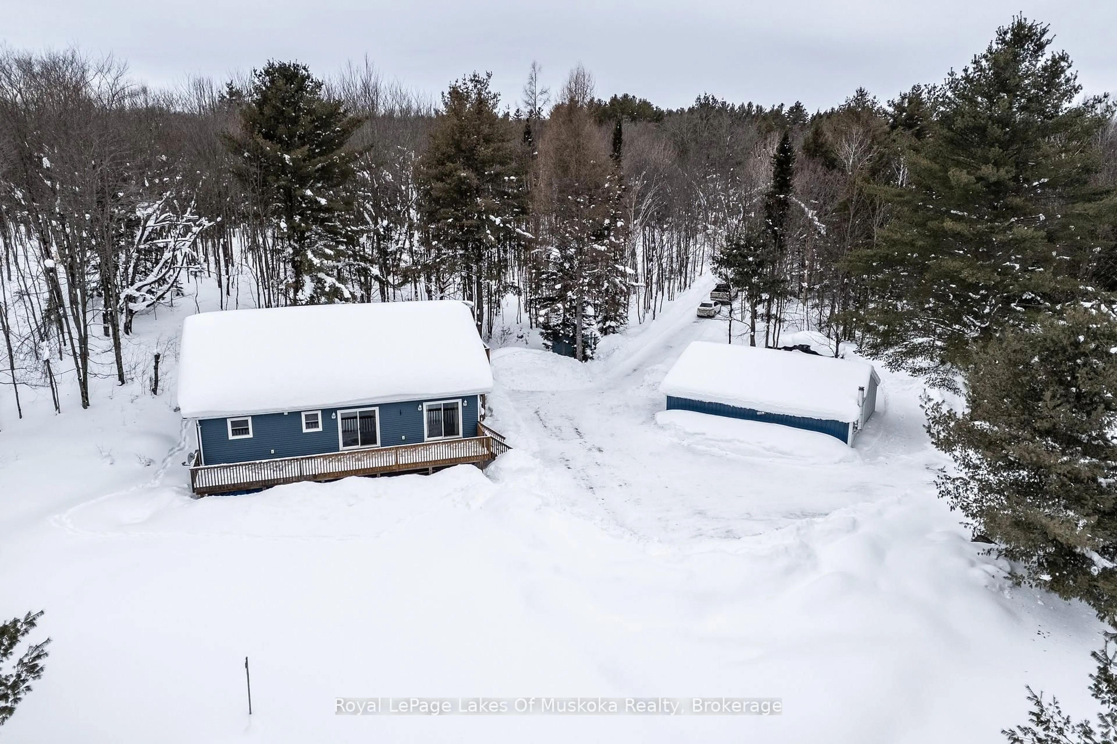 A pic from outside/outdoor area/front of a property/back of a property/a pic from drone, unknown for 1429 Falkenburg Rd, Muskoka Lakes Ontario P1L 1X4