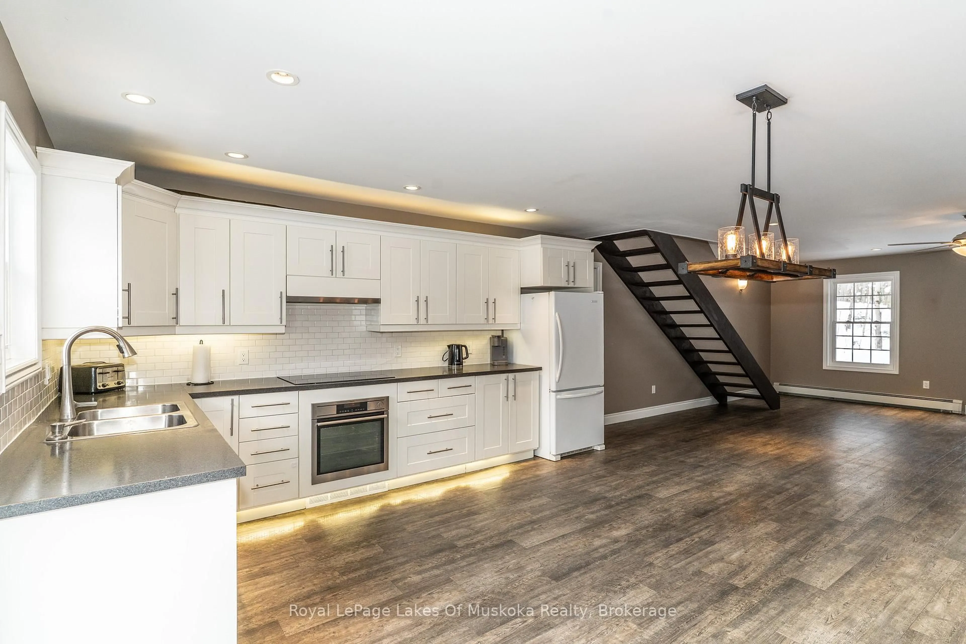 Open concept kitchen, wood/laminate floor for 1429 Falkenburg Rd, Muskoka Lakes Ontario P1L 1X4
