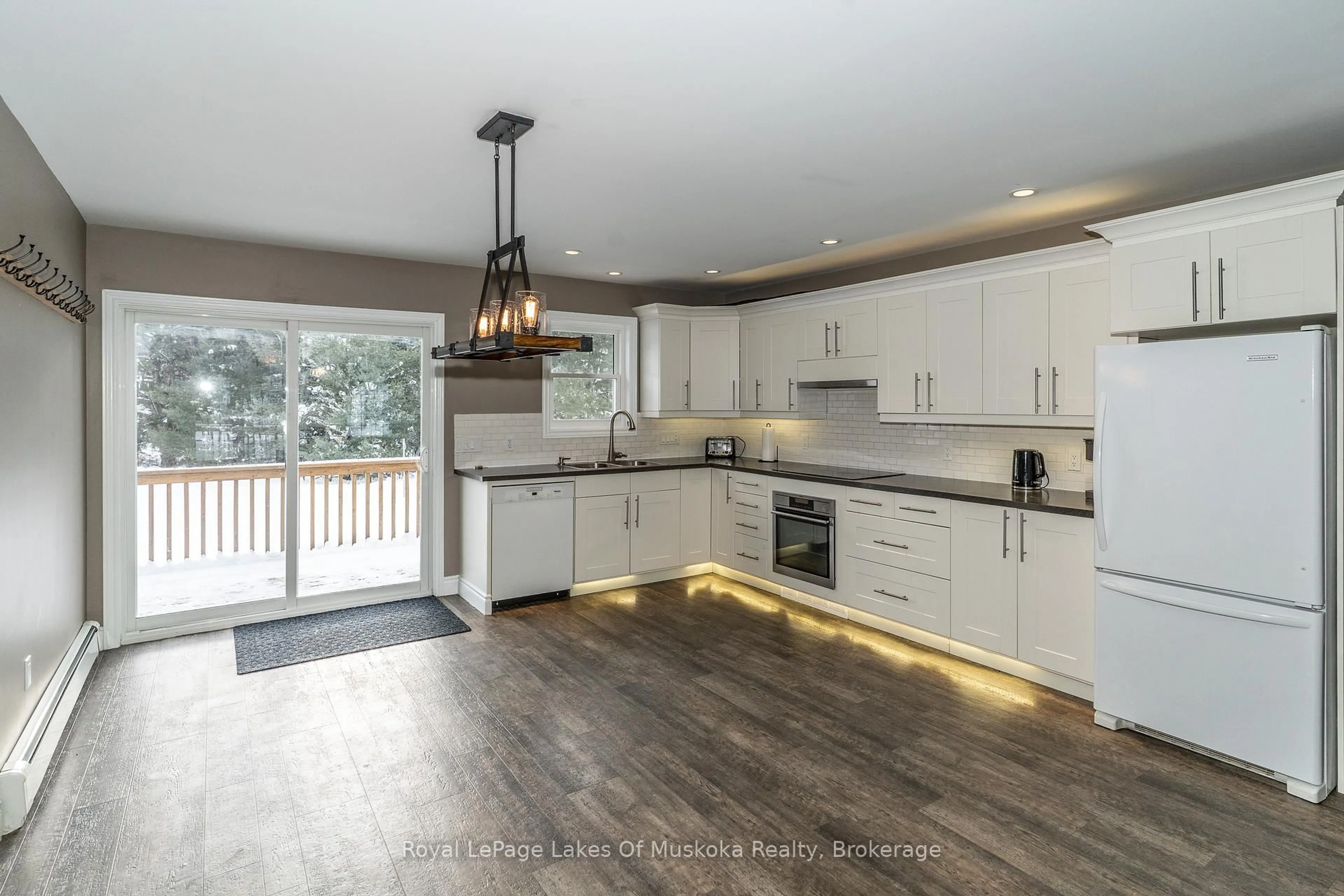 Open concept kitchen, wood/laminate floor for 1429 Falkenburg Rd, Muskoka Lakes Ontario P1L 1X4