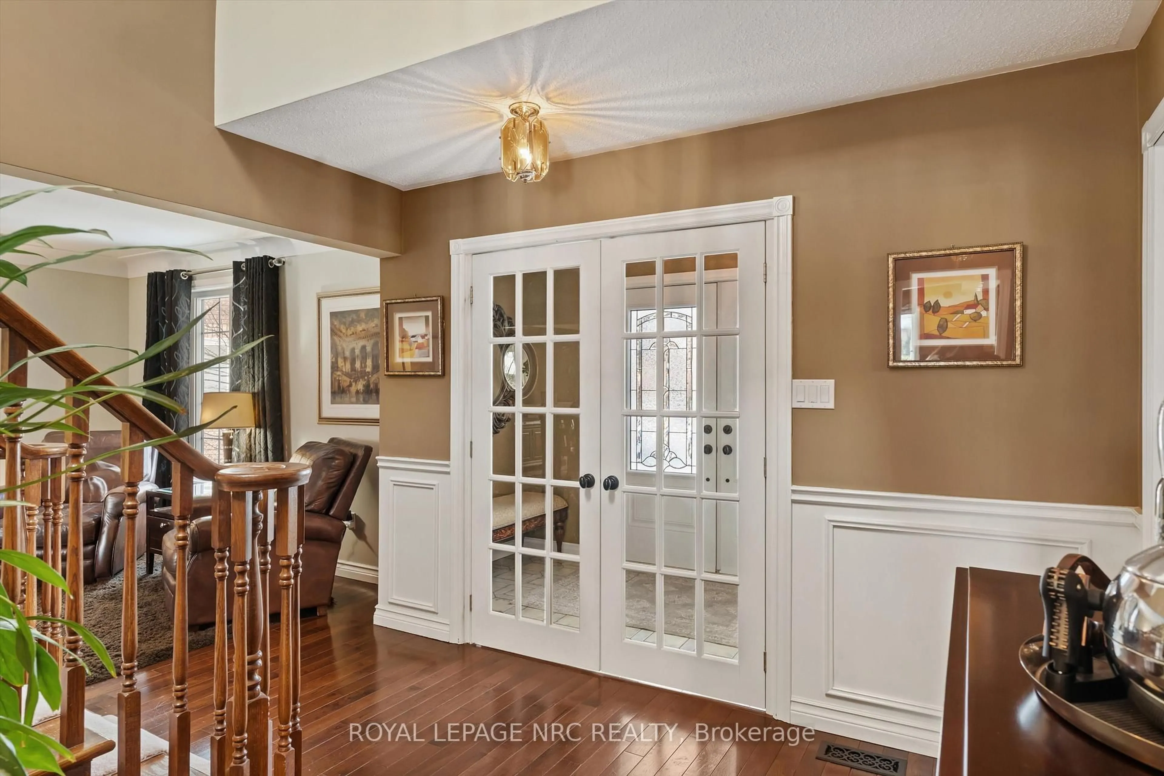 Indoor entryway for 57 Elena Crt, Hamilton Ontario L9C 7P7