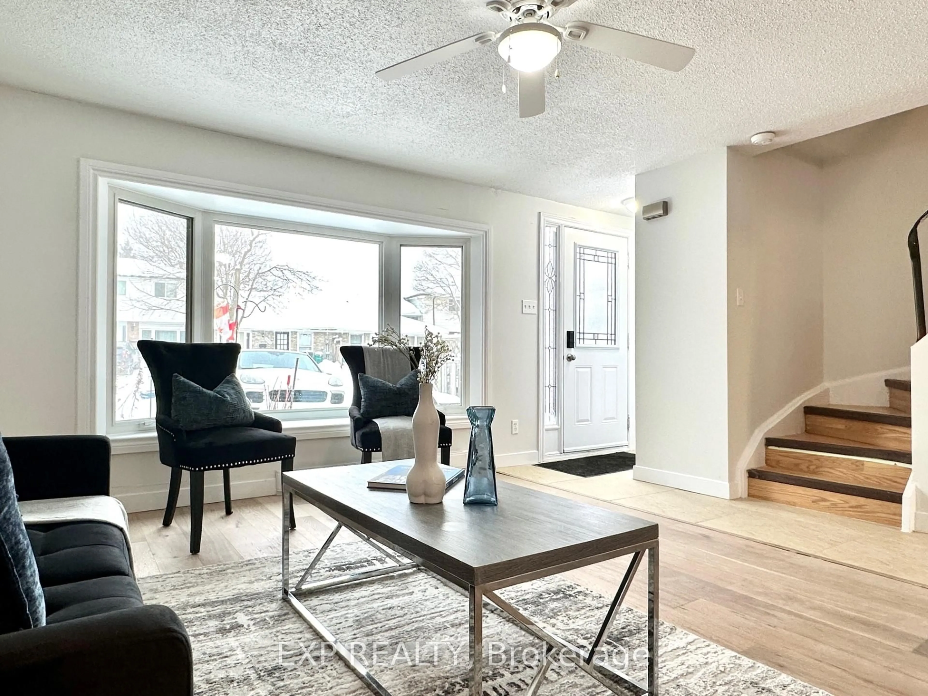 Living room with furniture, unknown for 545 Parkview Cres, Cambridge Ontario N3H 4Z9