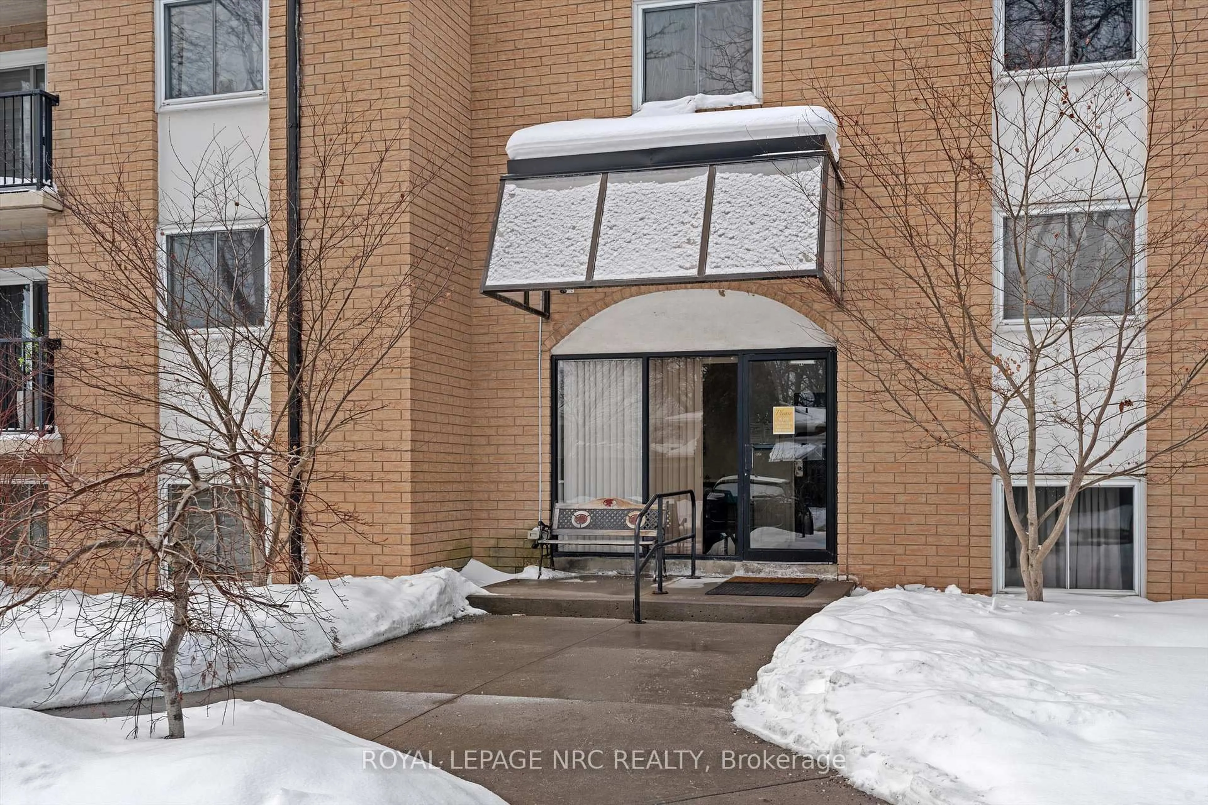 Indoor entryway for 6 Westlake Lane #111, St. Catharines Ontario L2N 5S3