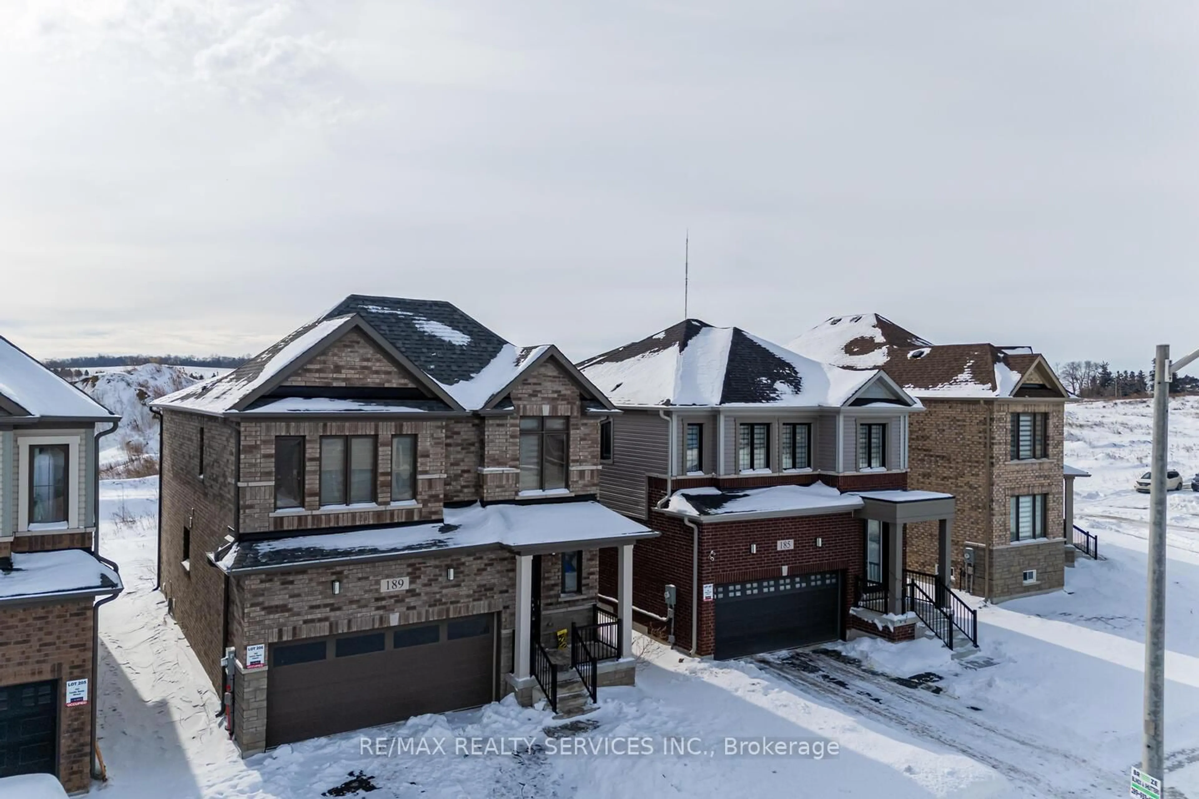 A pic from outside/outdoor area/front of a property/back of a property/a pic from drone, unknown for 189 Leslie Davis St, North Dumfries Ontario N0B 1E0