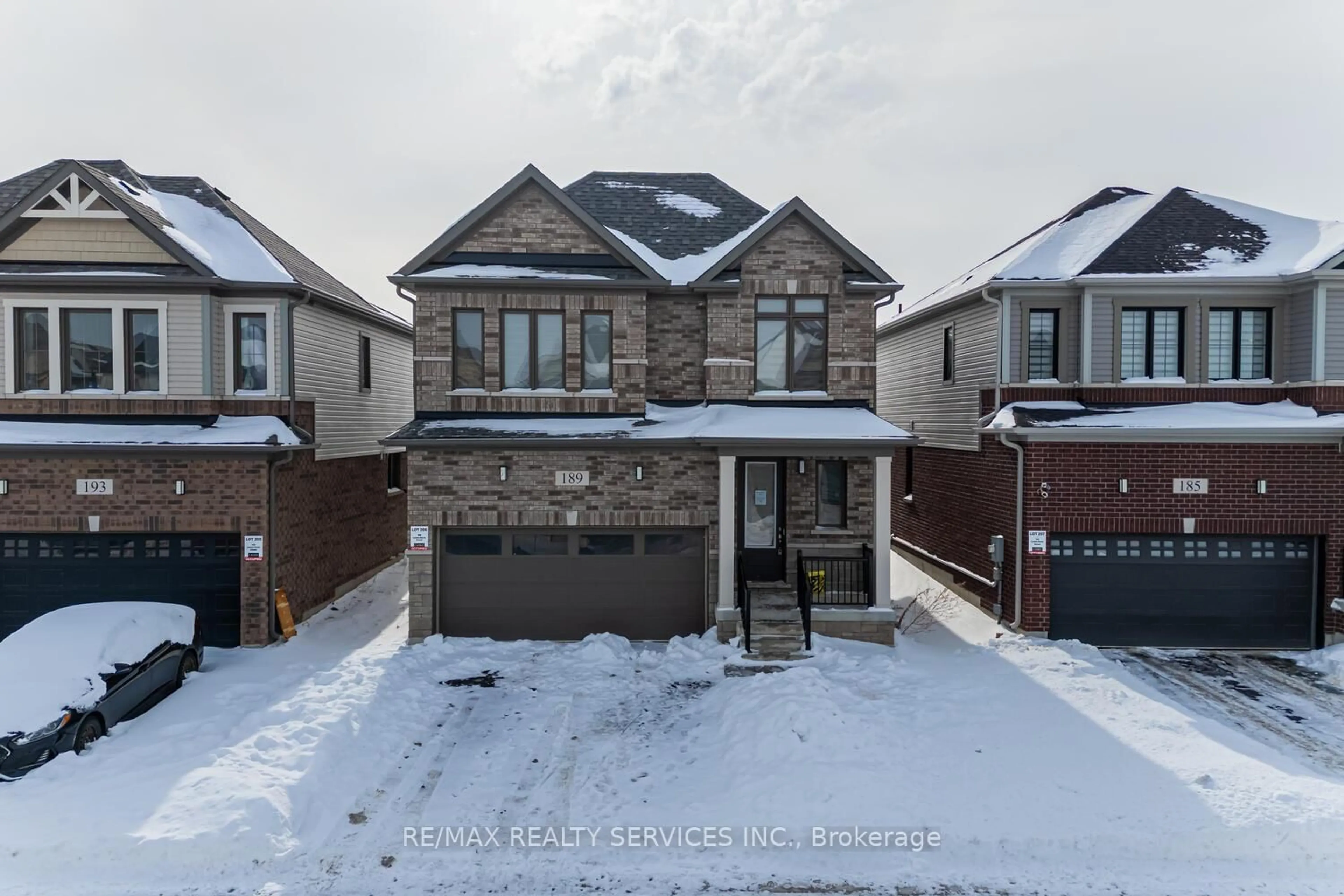 A pic from outside/outdoor area/front of a property/back of a property/a pic from drone, street for 189 Leslie Davis St, North Dumfries Ontario N0B 1E0